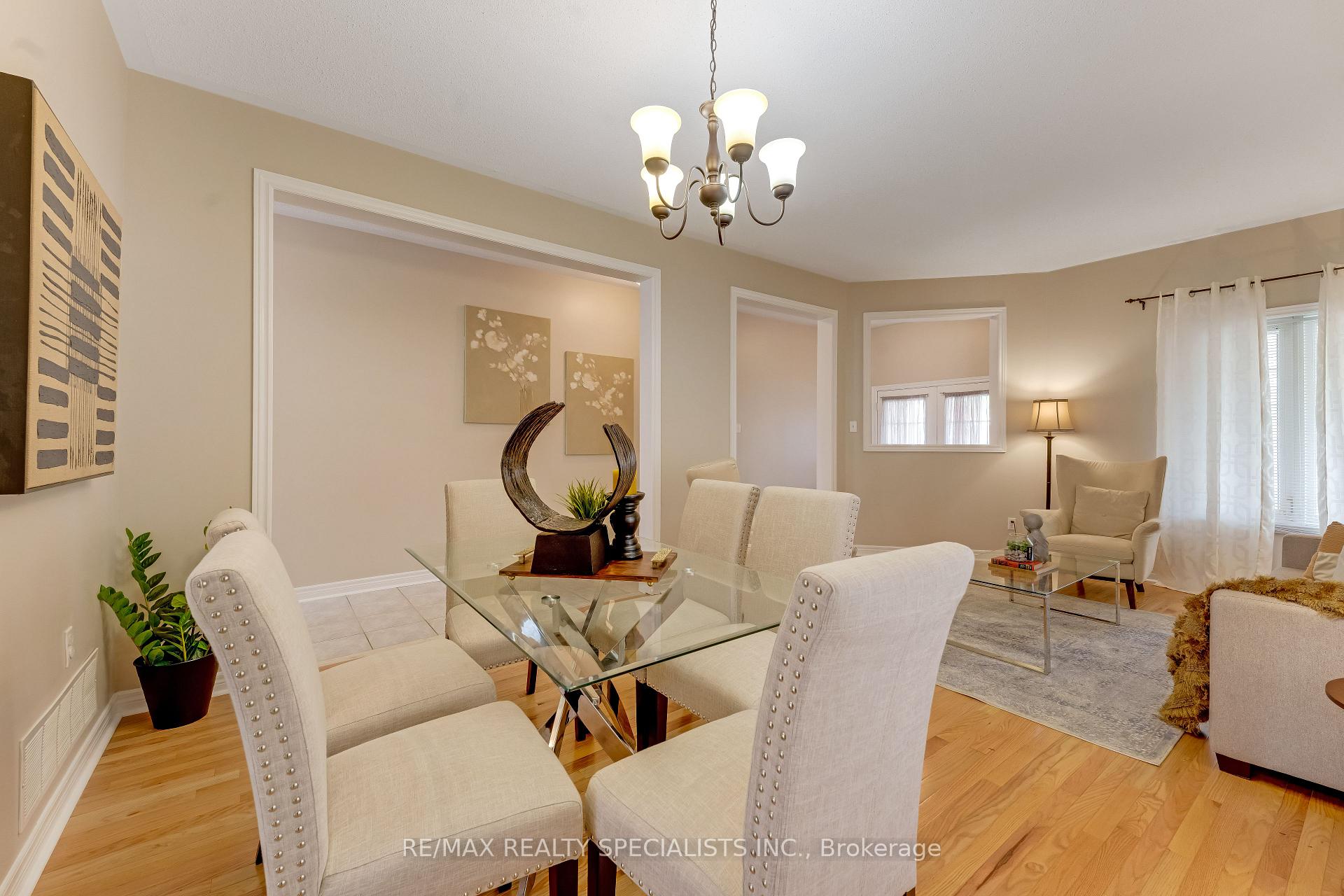 Photo 6 of 59 Masters Green Crescent, Brampton, Snelgrove — HOMEH