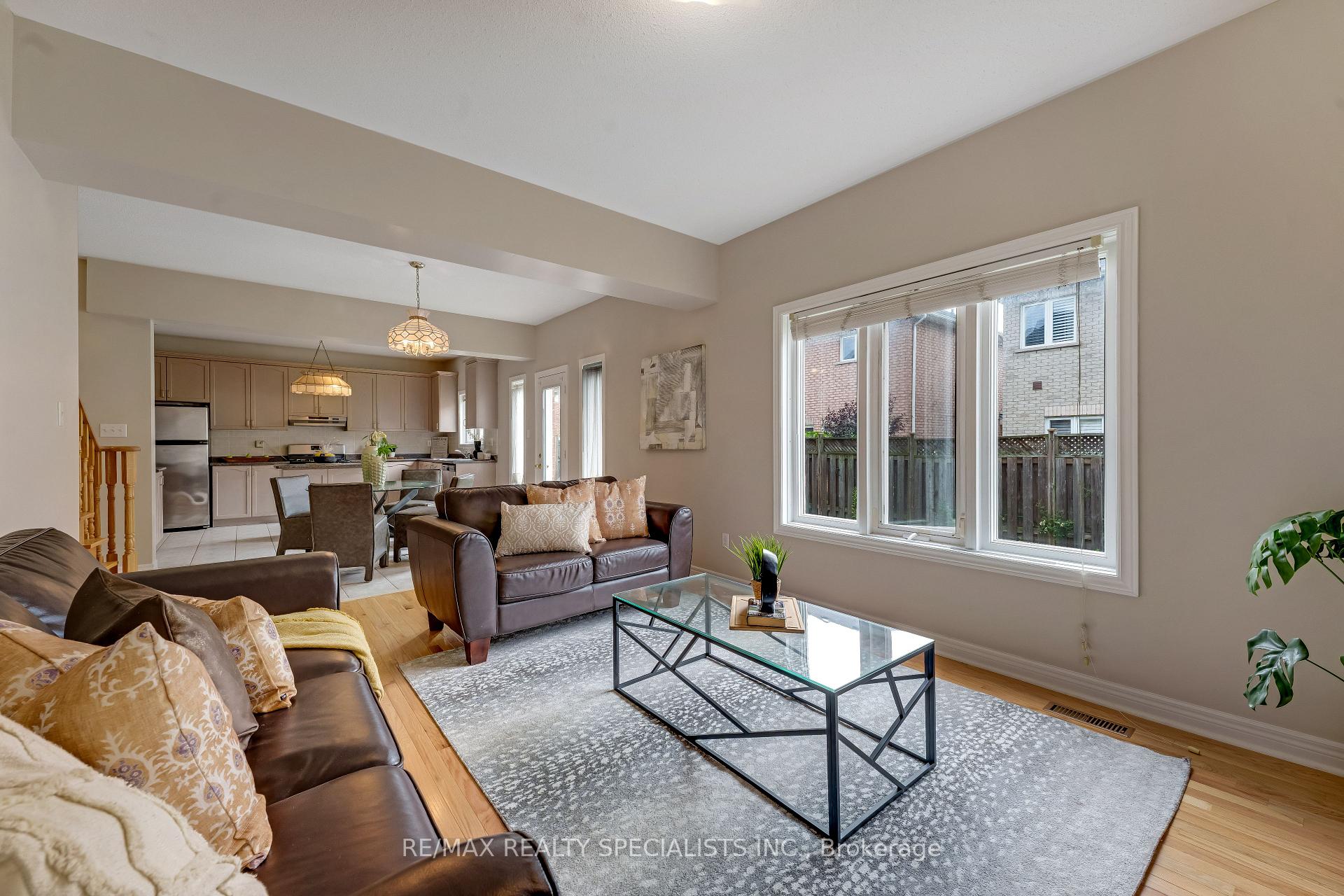 Photo 12 of 59 Masters Green Crescent, Brampton, Snelgrove — HOMEH