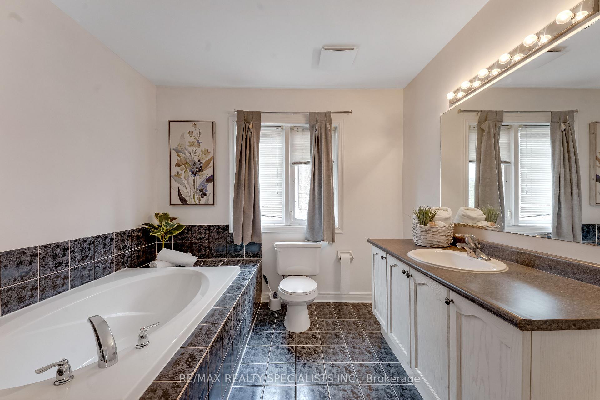 Photo 18 of 59 Masters Green Crescent, Brampton, Snelgrove — HOMEH