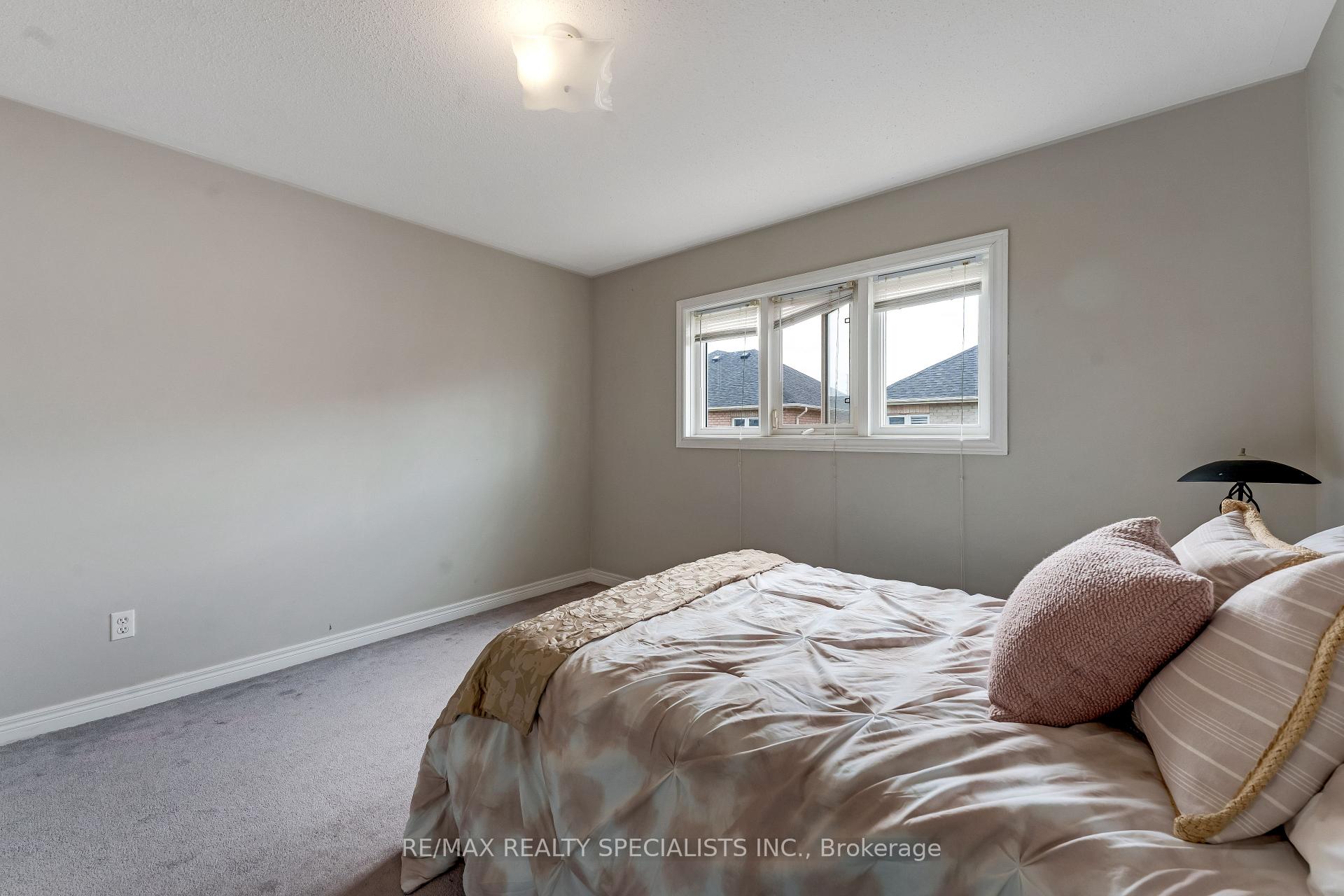 Photo 29 of 59 Masters Green Crescent, Brampton, Snelgrove — HOMEH