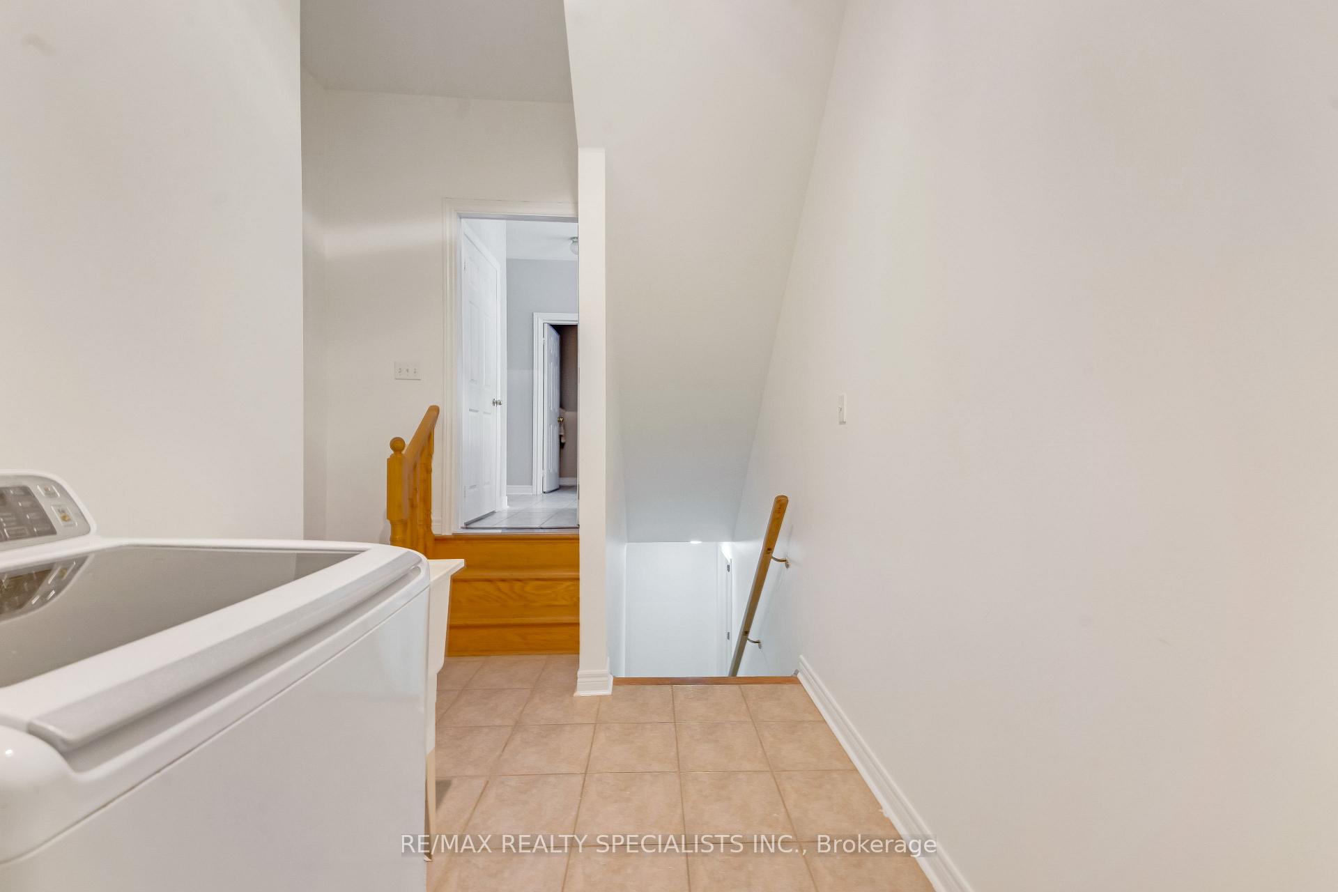 Photo 31 of 59 Masters Green Crescent, Brampton, Snelgrove — HOMEH