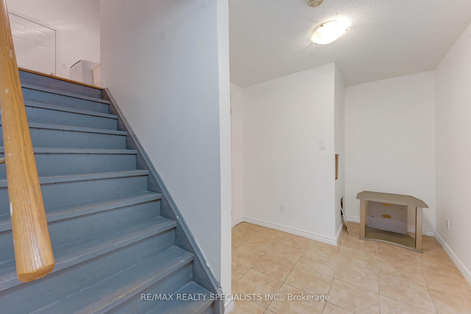 Photo 32 of 59 Masters Green Crescent, Brampton, Snelgrove — HOMEH