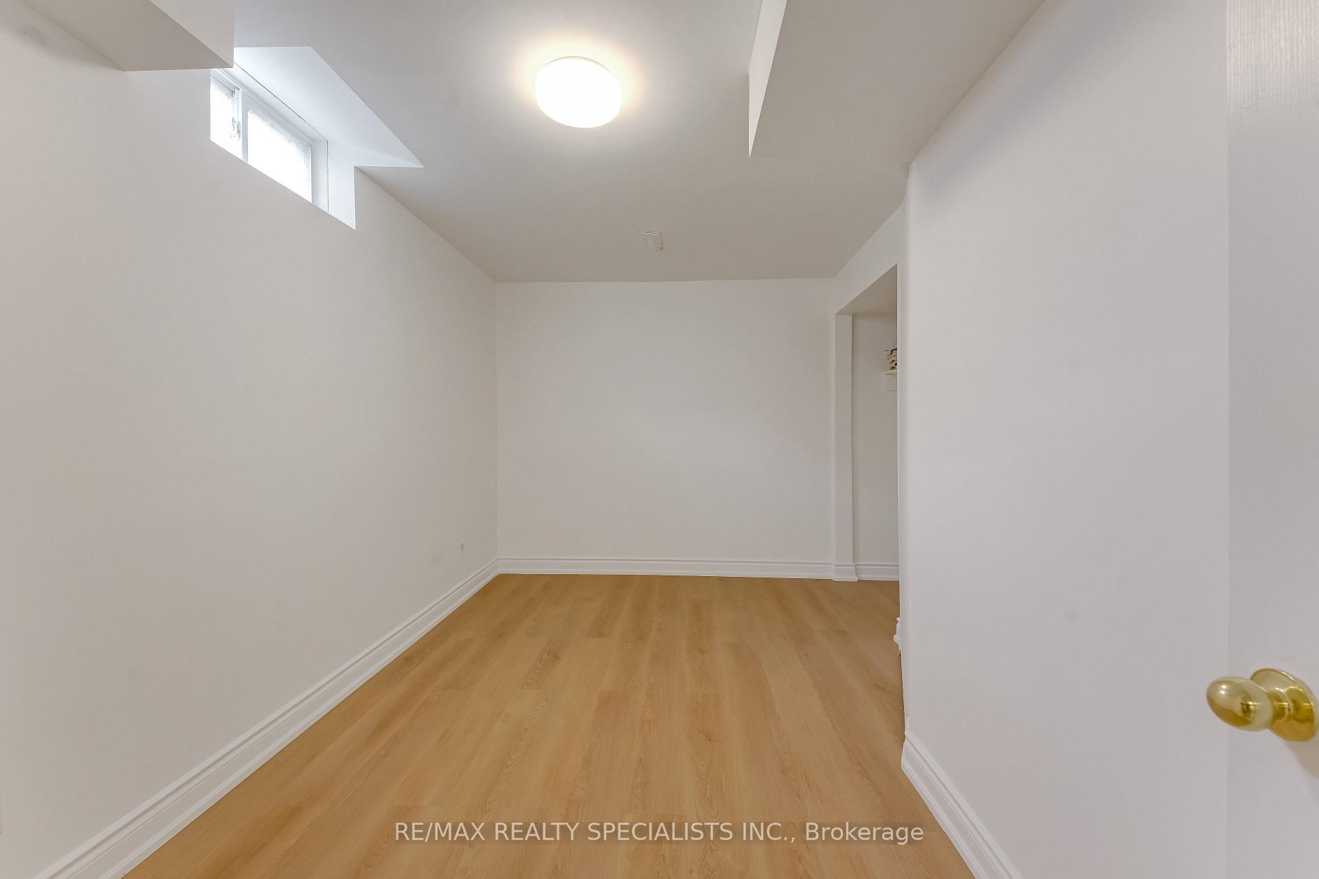 Photo 37 of 59 Masters Green Crescent, Brampton, Snelgrove — HOMEH