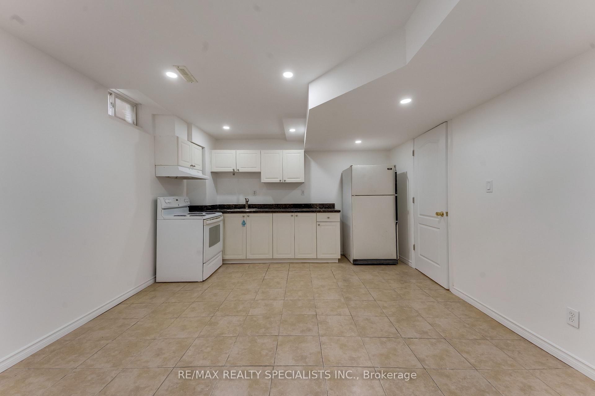 Photo 39 of 59 Masters Green Crescent, Brampton, Snelgrove — HOMEH