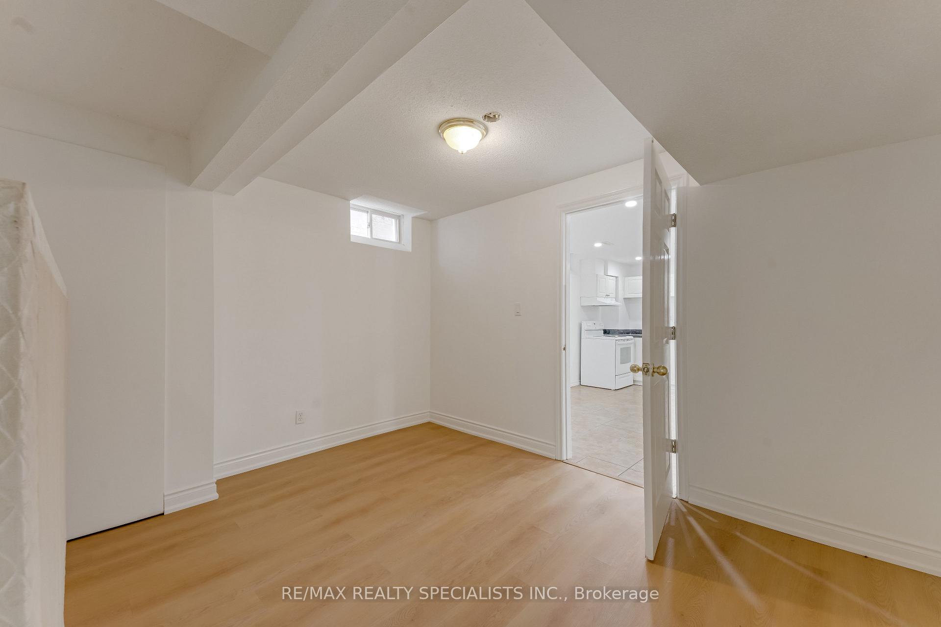 Photo 41 of 59 Masters Green Crescent, Brampton, Snelgrove — HOMEH