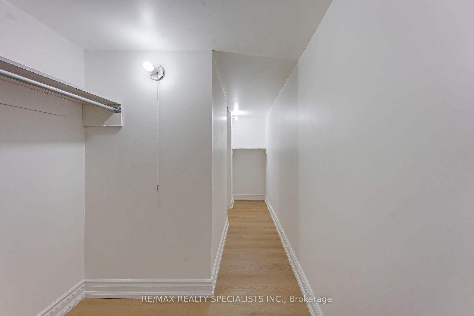 Photo 42 of 59 Masters Green Crescent, Brampton, Snelgrove — HOMEH