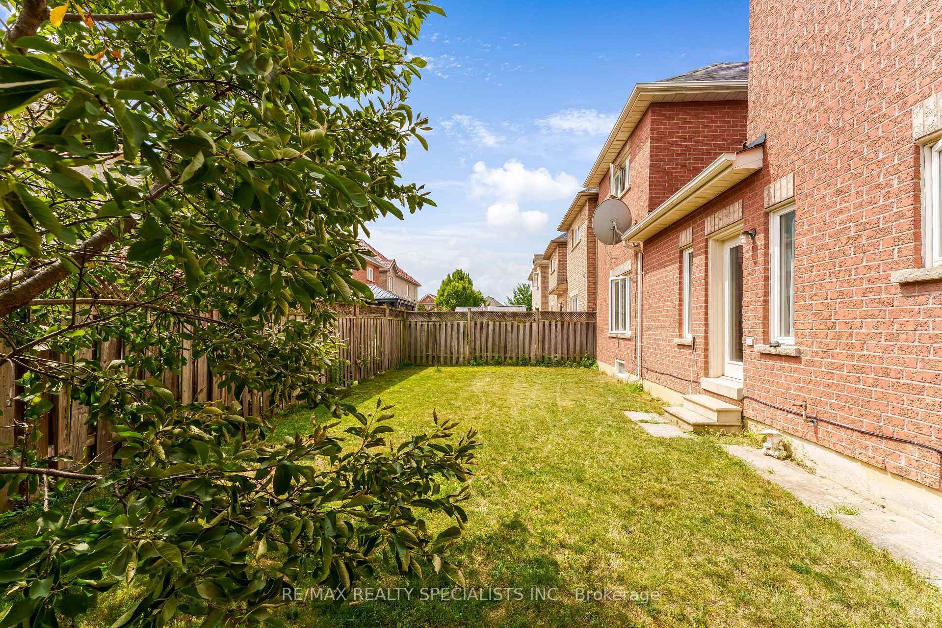 Photo 47 of 59 Masters Green Crescent, Brampton, Snelgrove — HOMEH