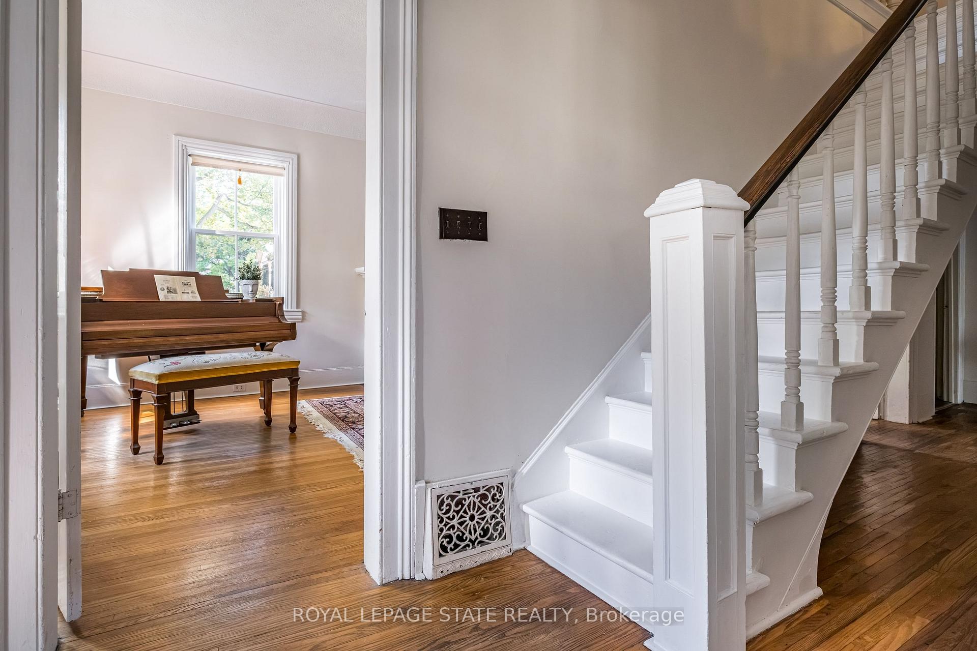 Photo 8 of 107 Melville Street, Hamilton, Dundas — HOMEH