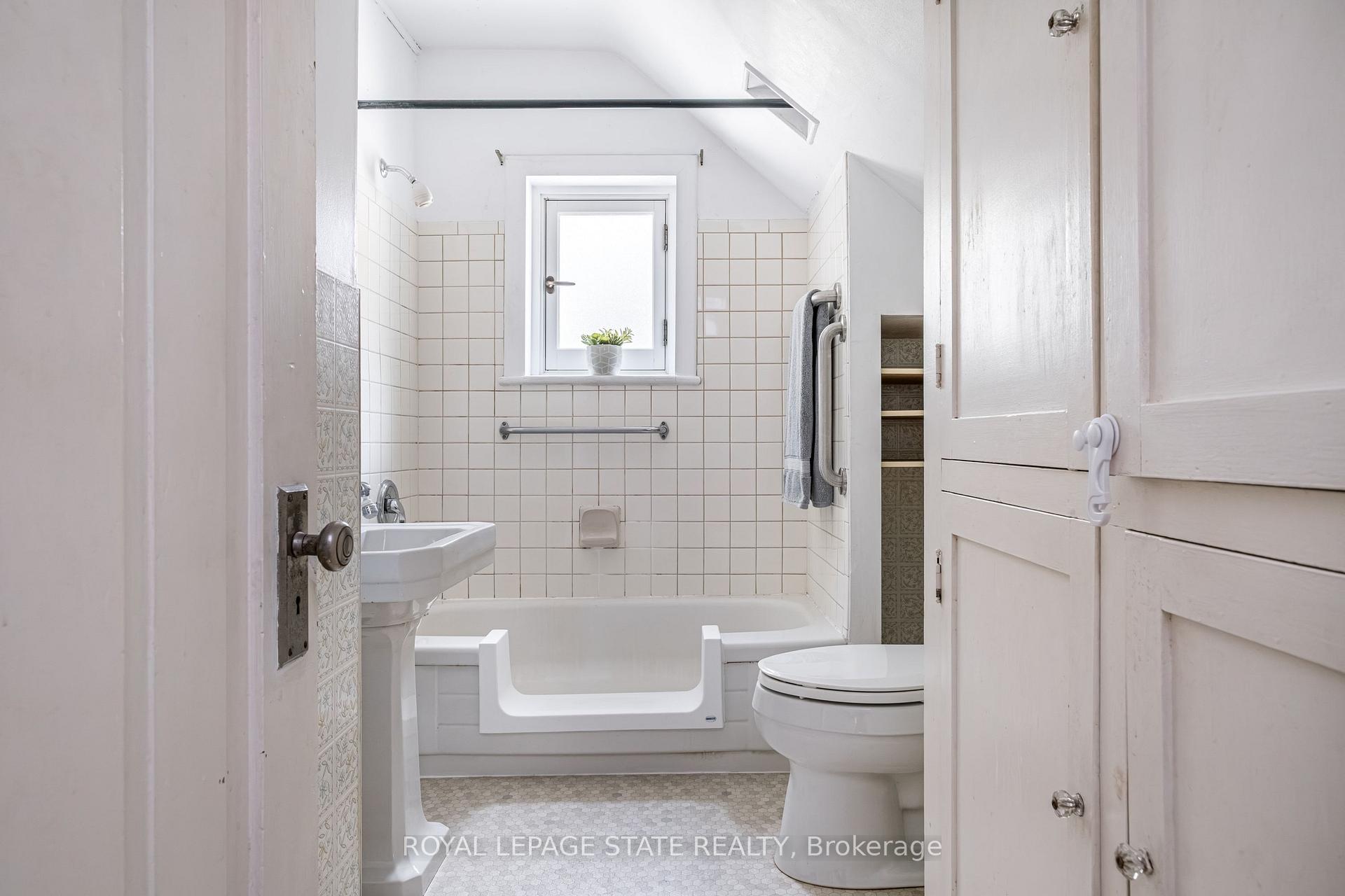 Photo 25 of 107 Melville Street, Hamilton, Dundas — HOMEH