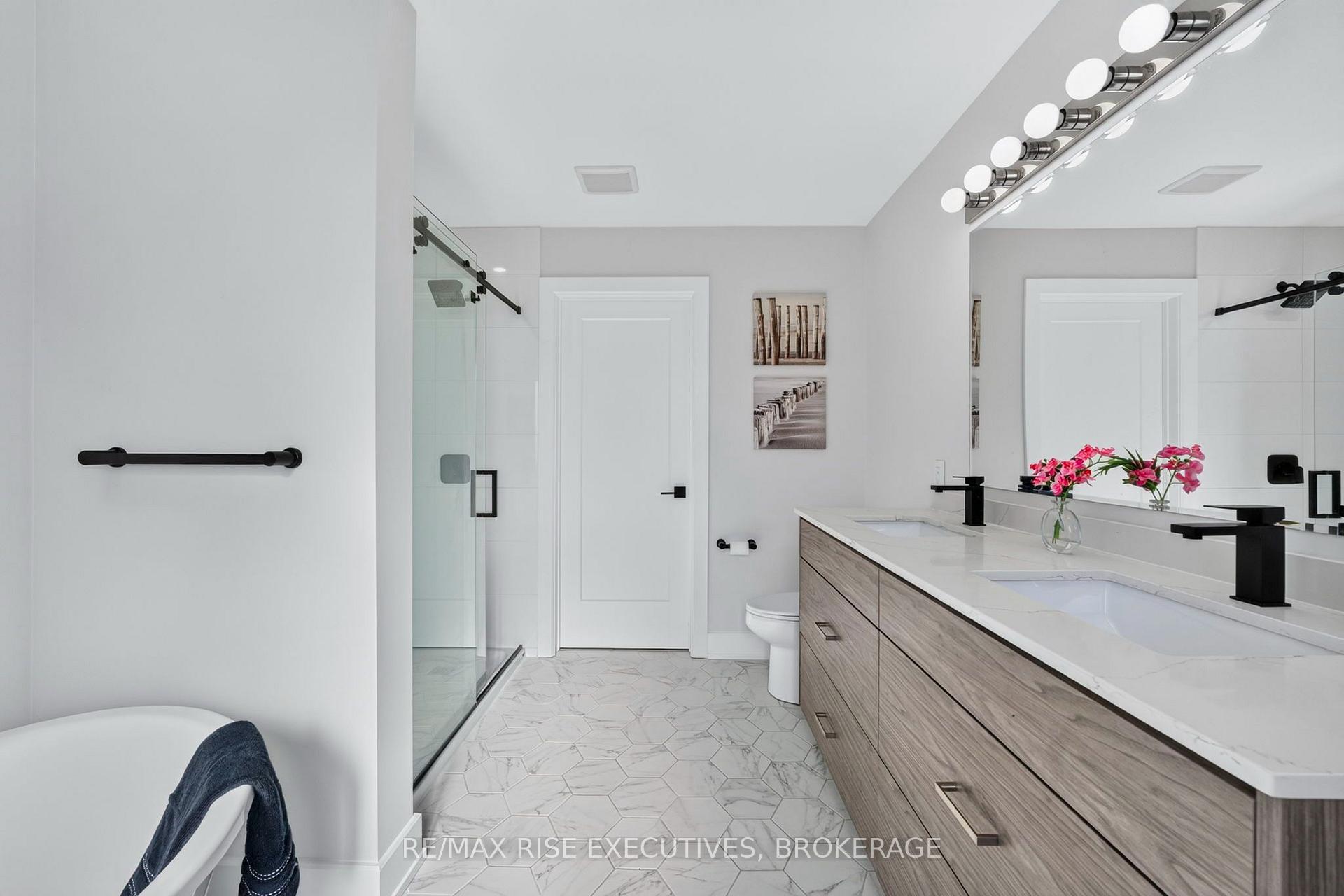 Photo 21 of 14 Park Crescent, Loyalist, Amherstview — HOMEH