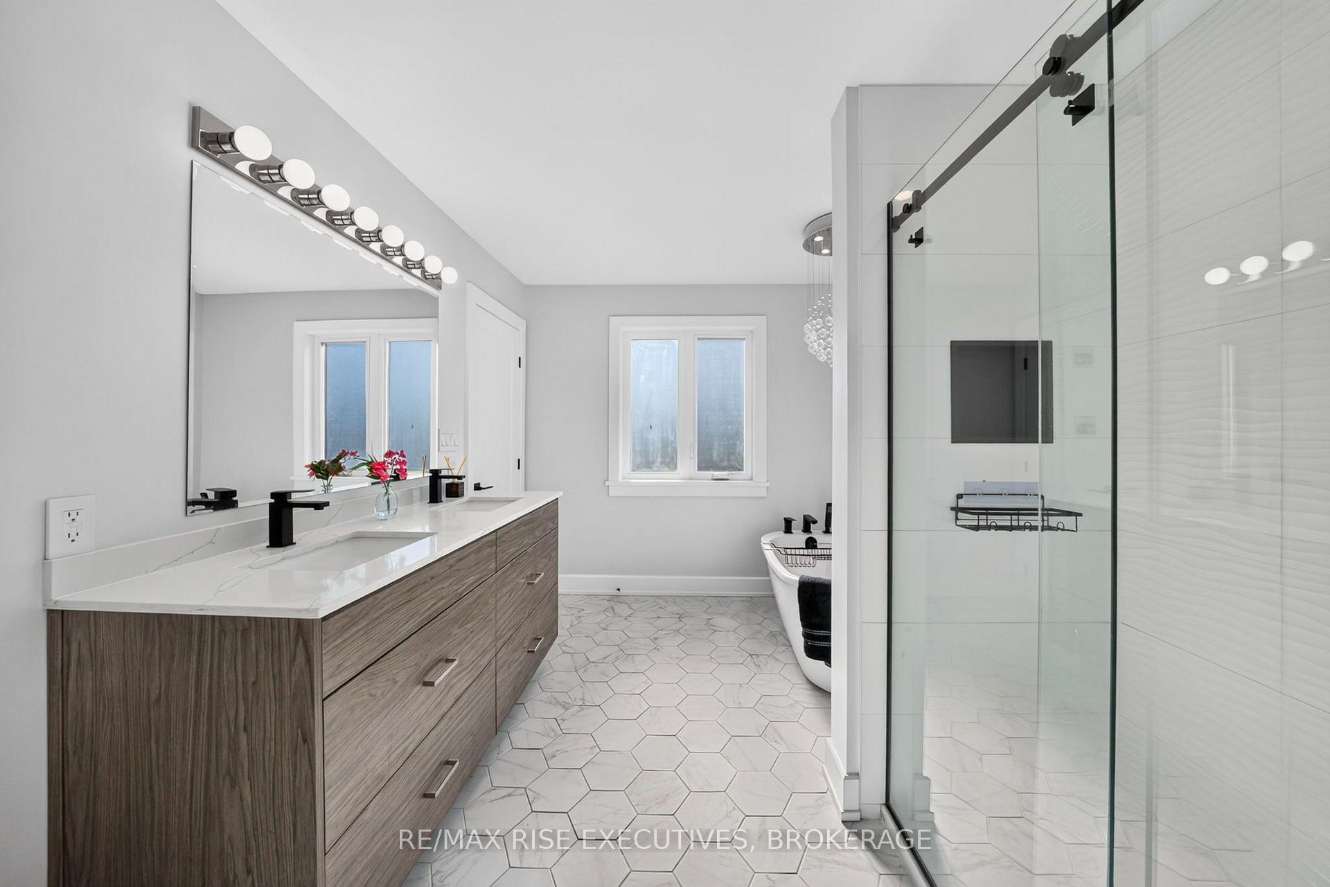 Photo 22 of 14 Park Crescent, Loyalist, Amherstview — HOMEH
