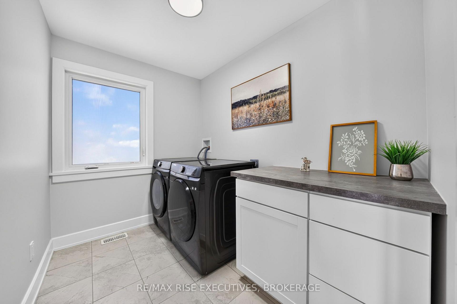 Photo 26 of 14 Park Crescent, Loyalist, Amherstview — HOMEH
