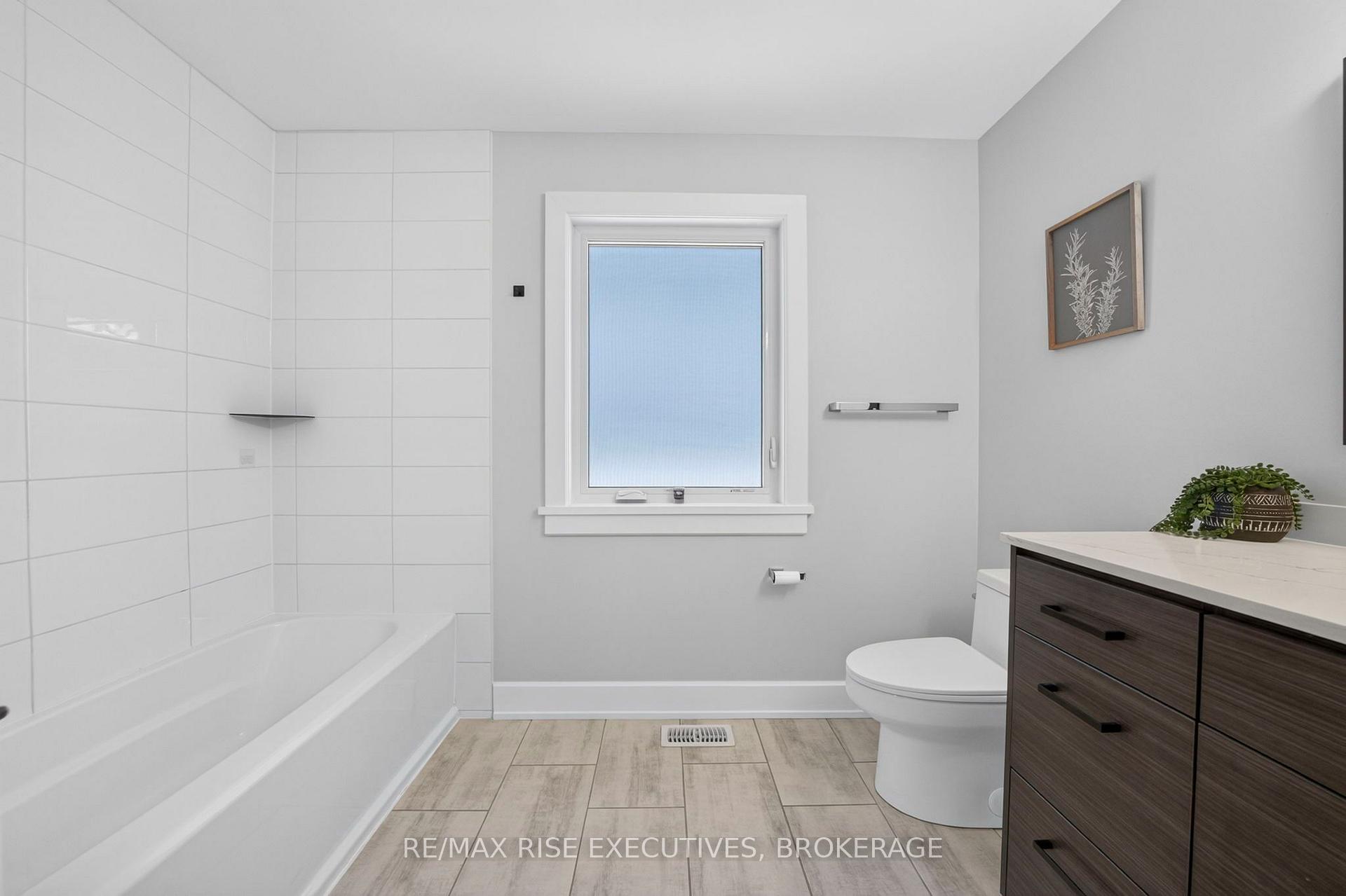 Photo 29 of 14 Park Crescent, Loyalist, Amherstview — HOMEH