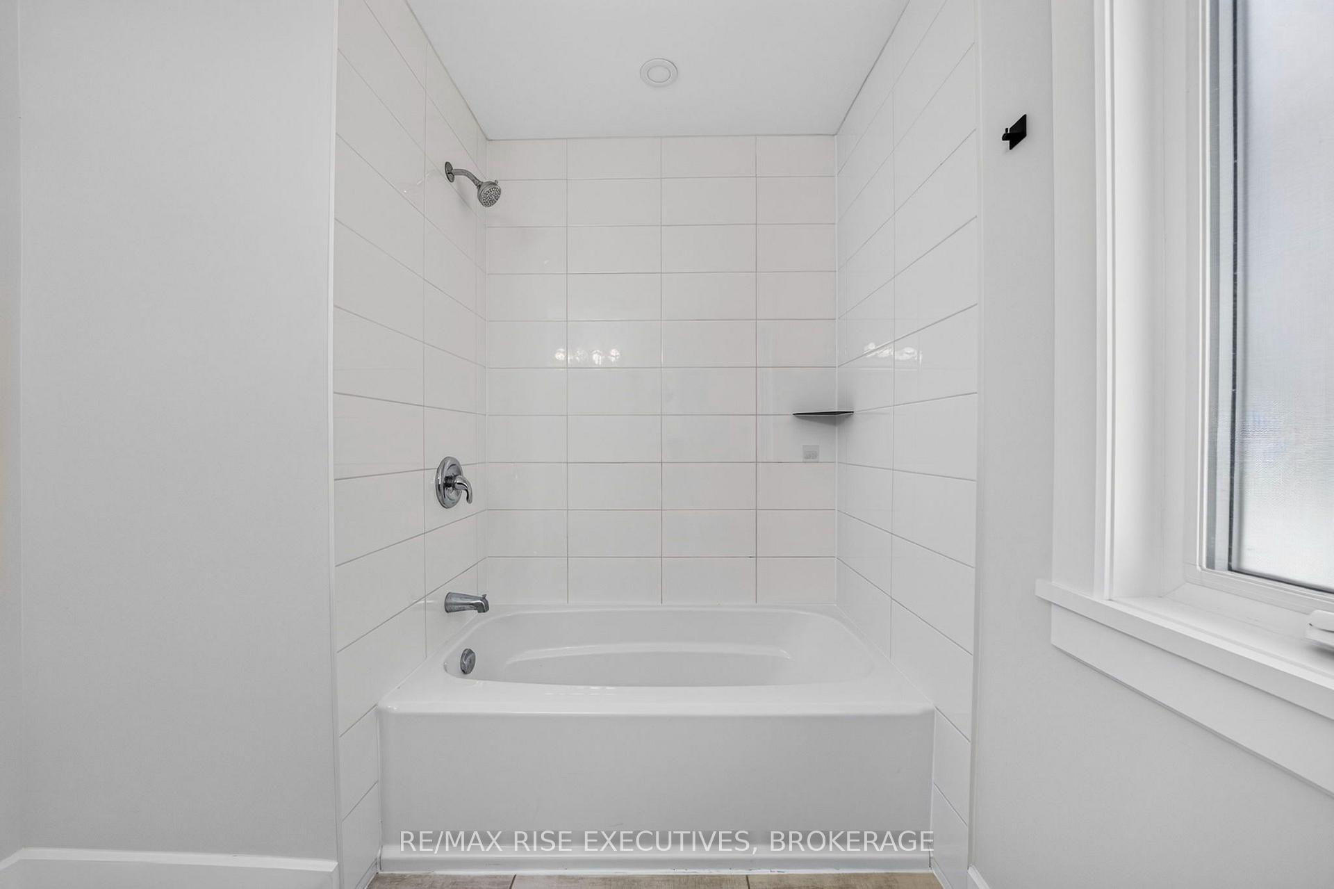 Photo 31 of 14 Park Crescent, Loyalist, Amherstview — HOMEH
