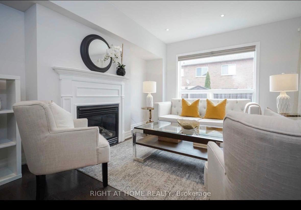 Photo 2 of Unit 121, 6399 Spinnaker Circle, Mississauga, Meadowvale Village — HOMEH