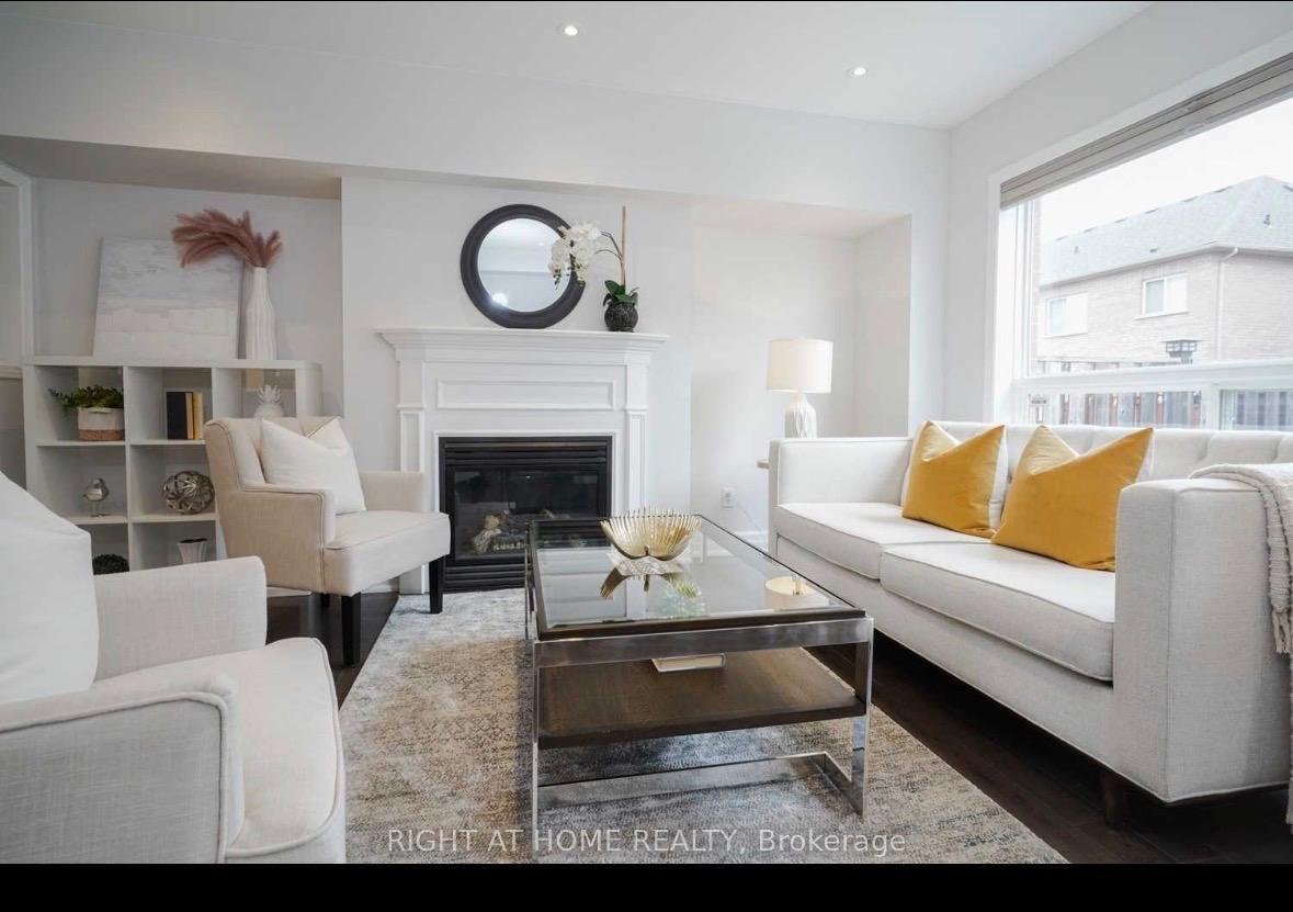 Photo 3 of Unit 121, 6399 Spinnaker Circle, Mississauga, Meadowvale Village — HOMEH