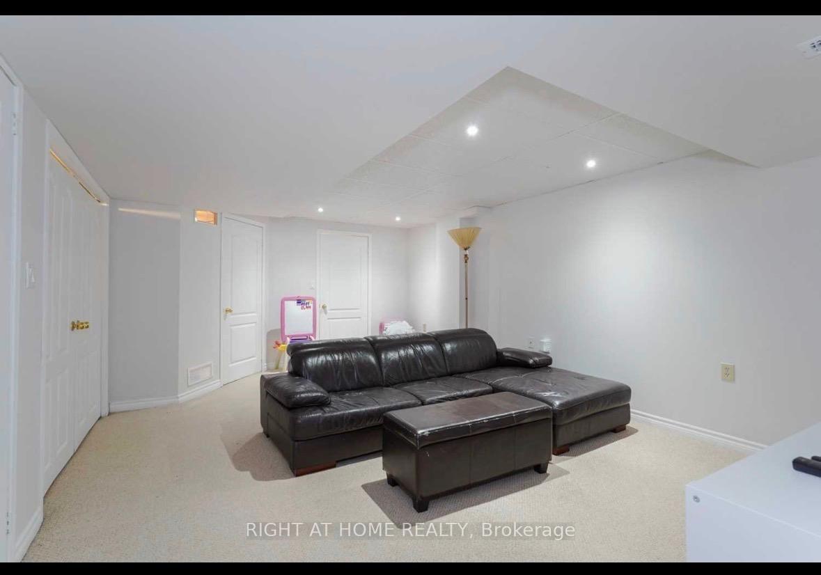 Photo 11 of Unit 121, 6399 Spinnaker Circle, Mississauga, Meadowvale Village — HOMEH
