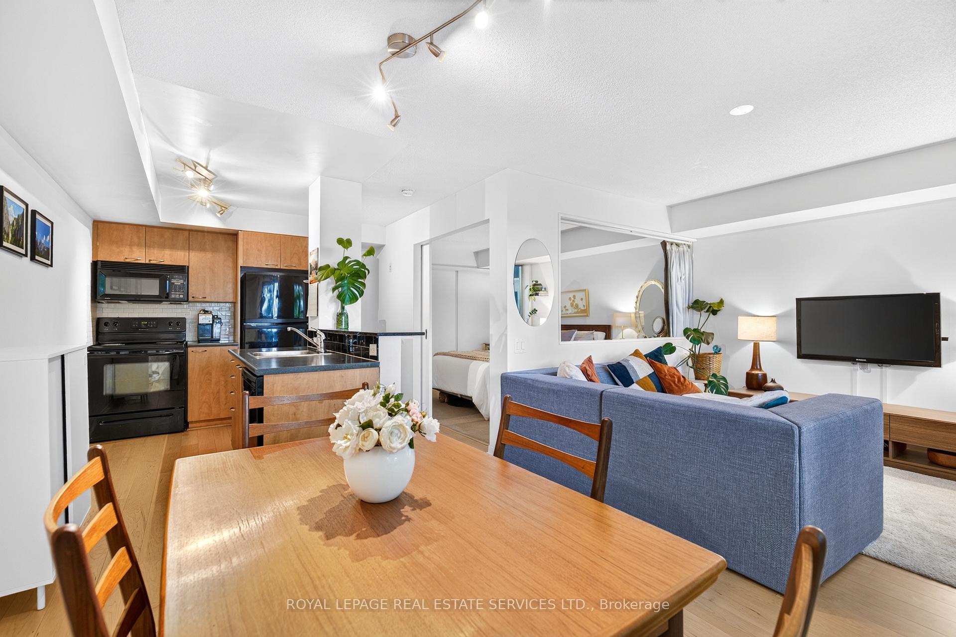 Photo 11 of Unit 215, 1040 The Queensway, Etobicoke, Islington-City Centre West — HOMEH