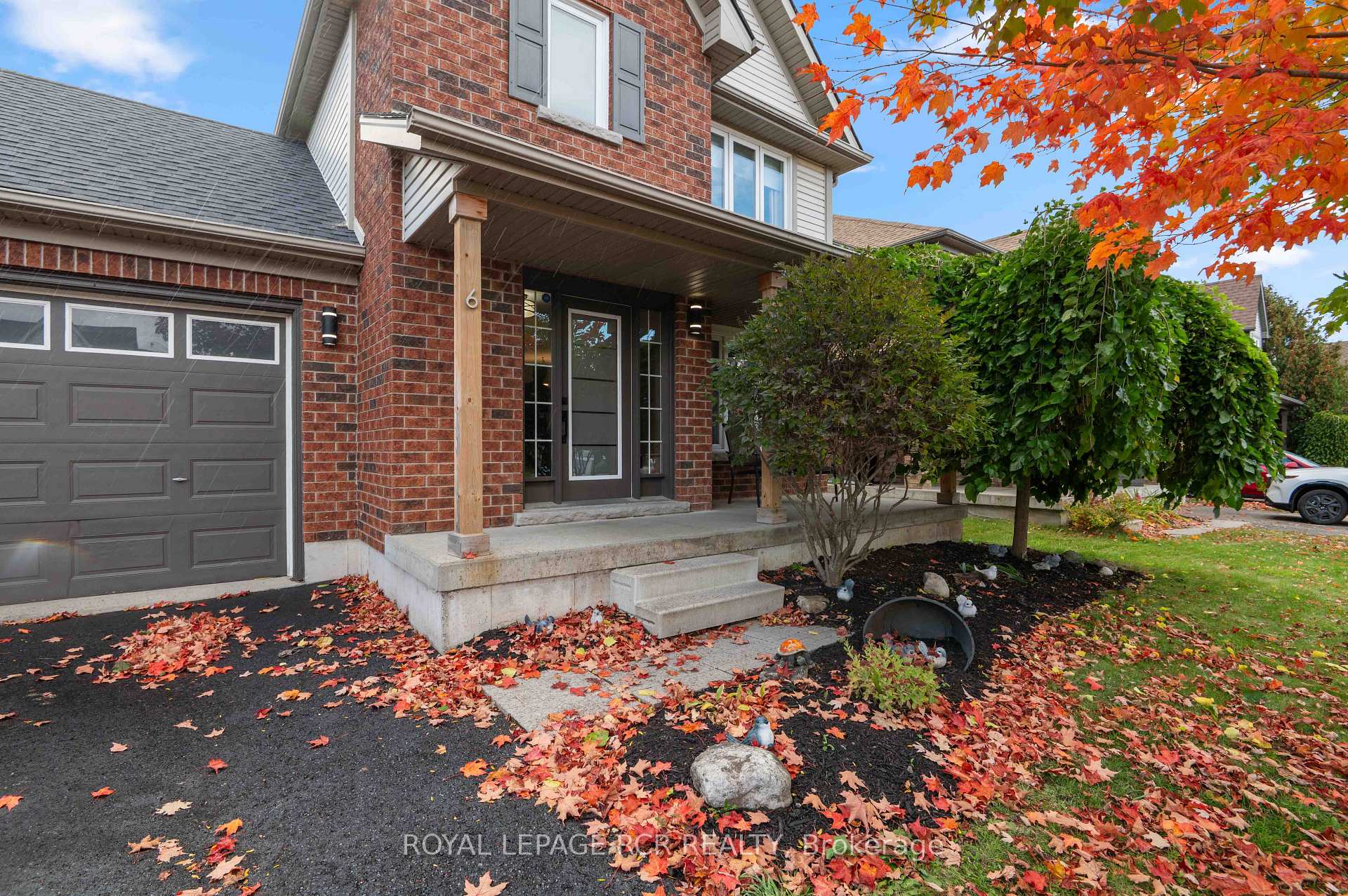 Photo 2 of 6 Graham Crescent, Orangeville — HOMEH