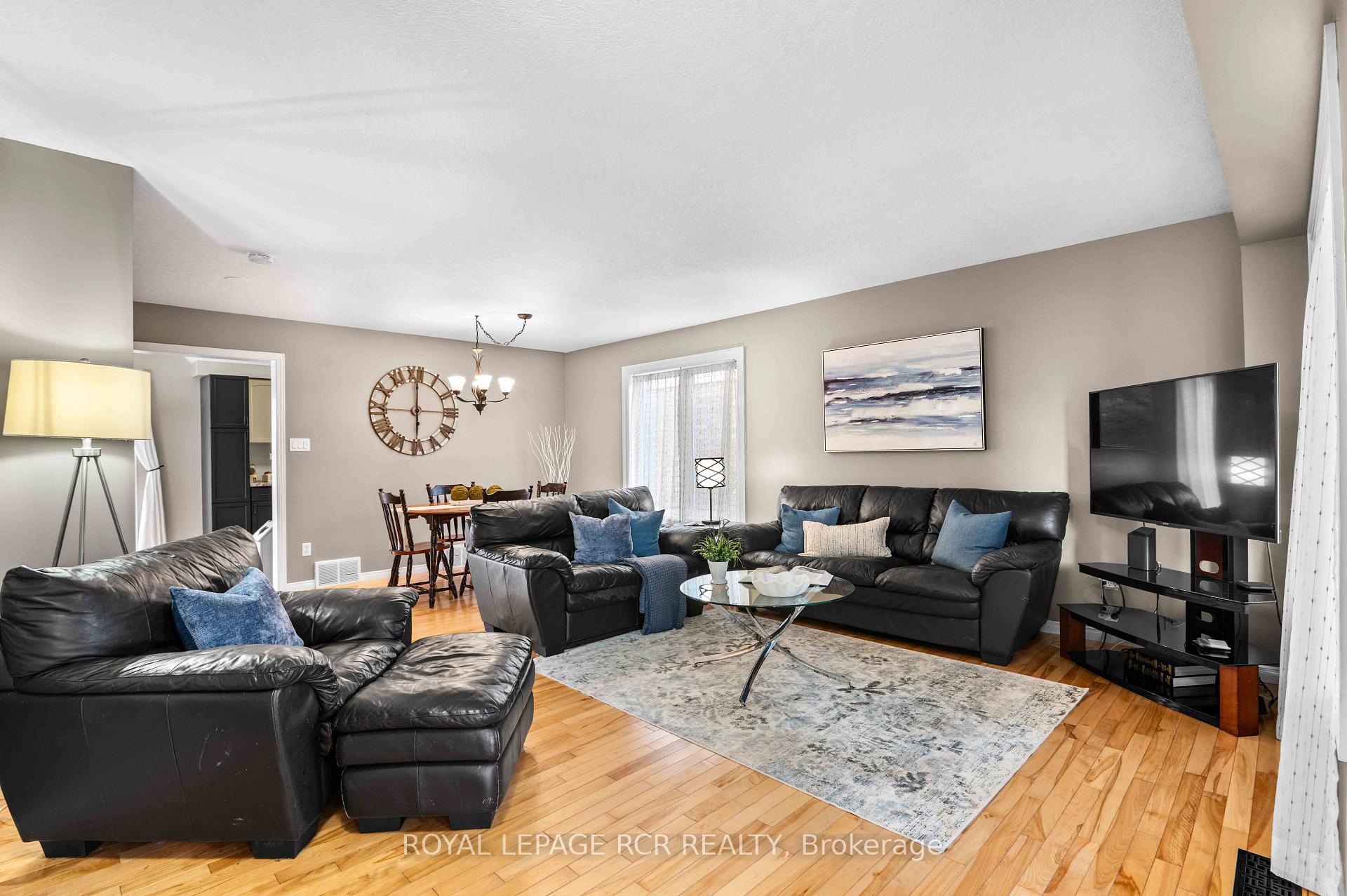 Photo 6 of 6 Graham Crescent, Orangeville — HOMEH