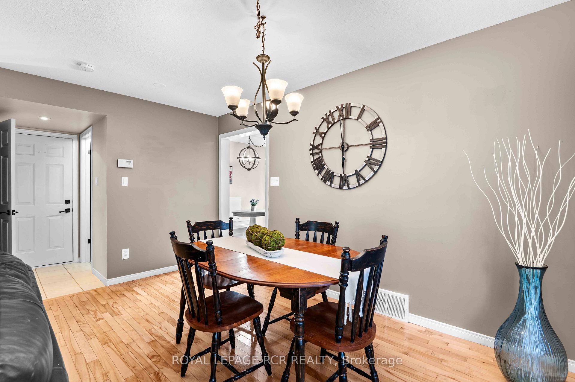 Photo 11 of 6 Graham Crescent, Orangeville — HOMEH