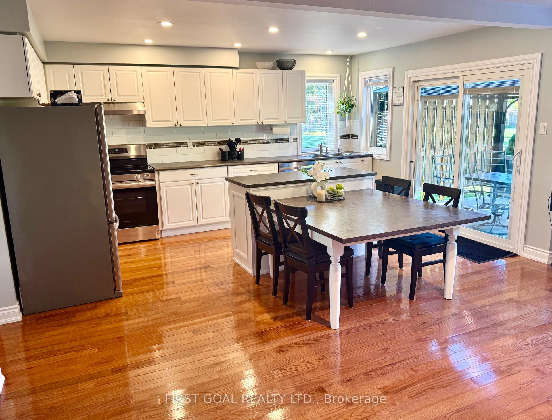 Photo 5 of 223 Crossland Gate, Newmarket, Glenway Estates — HOMEH