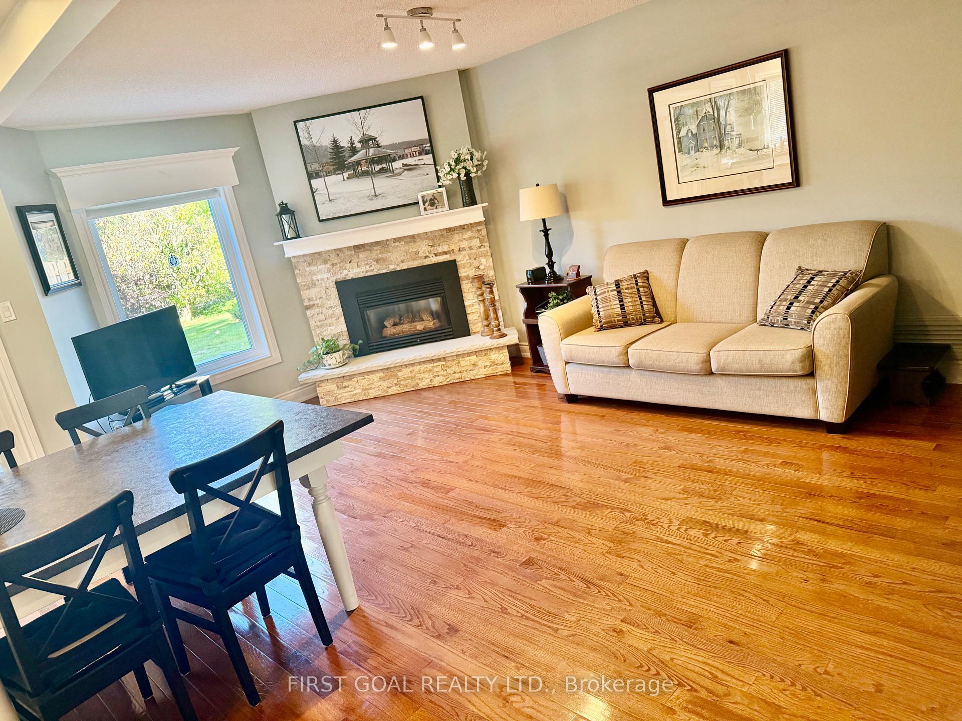 Photo 7 of 223 Crossland Gate, Newmarket, Glenway Estates — HOMEH