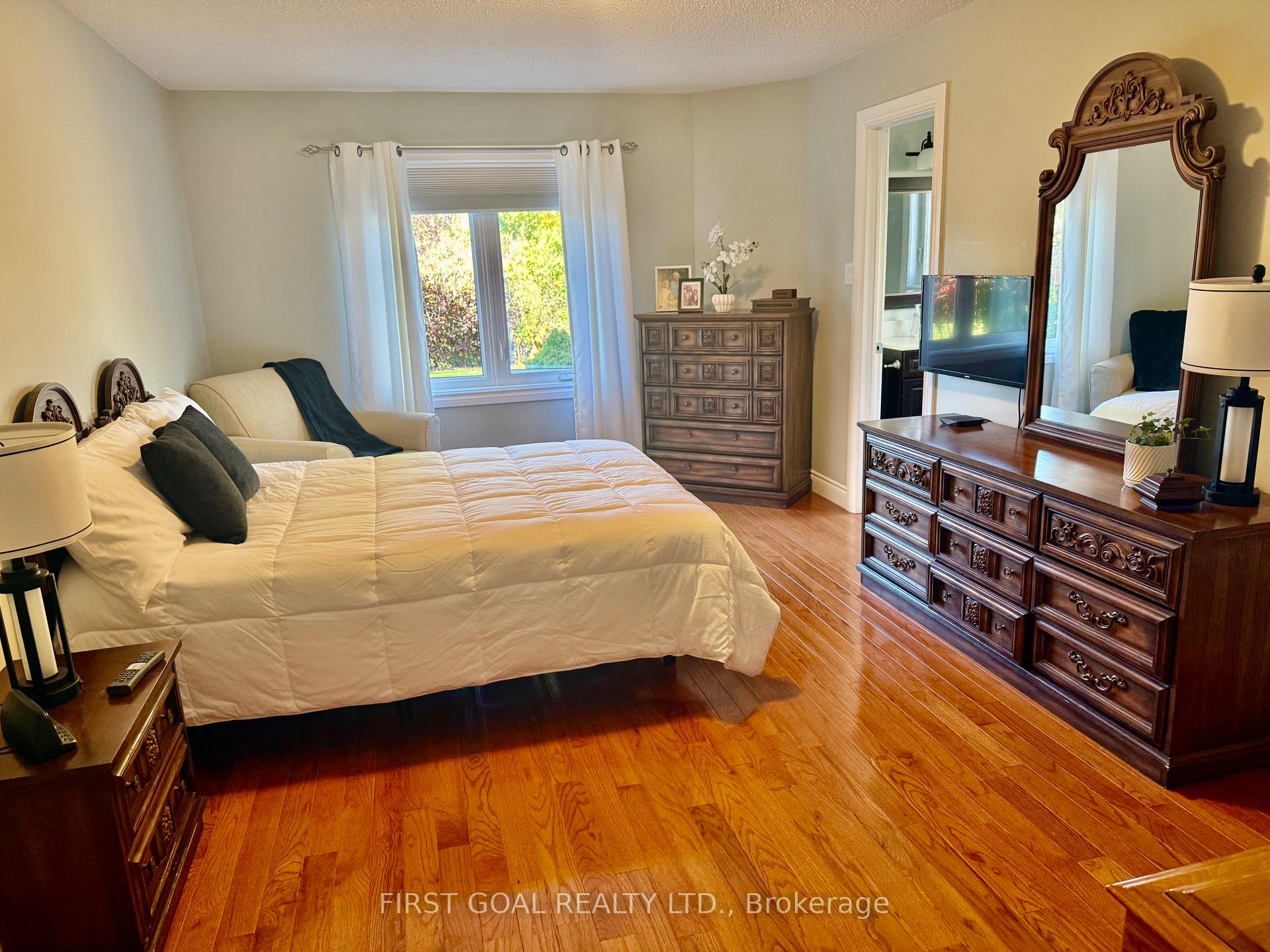 Photo 8 of 223 Crossland Gate, Newmarket, Glenway Estates — HOMEH
