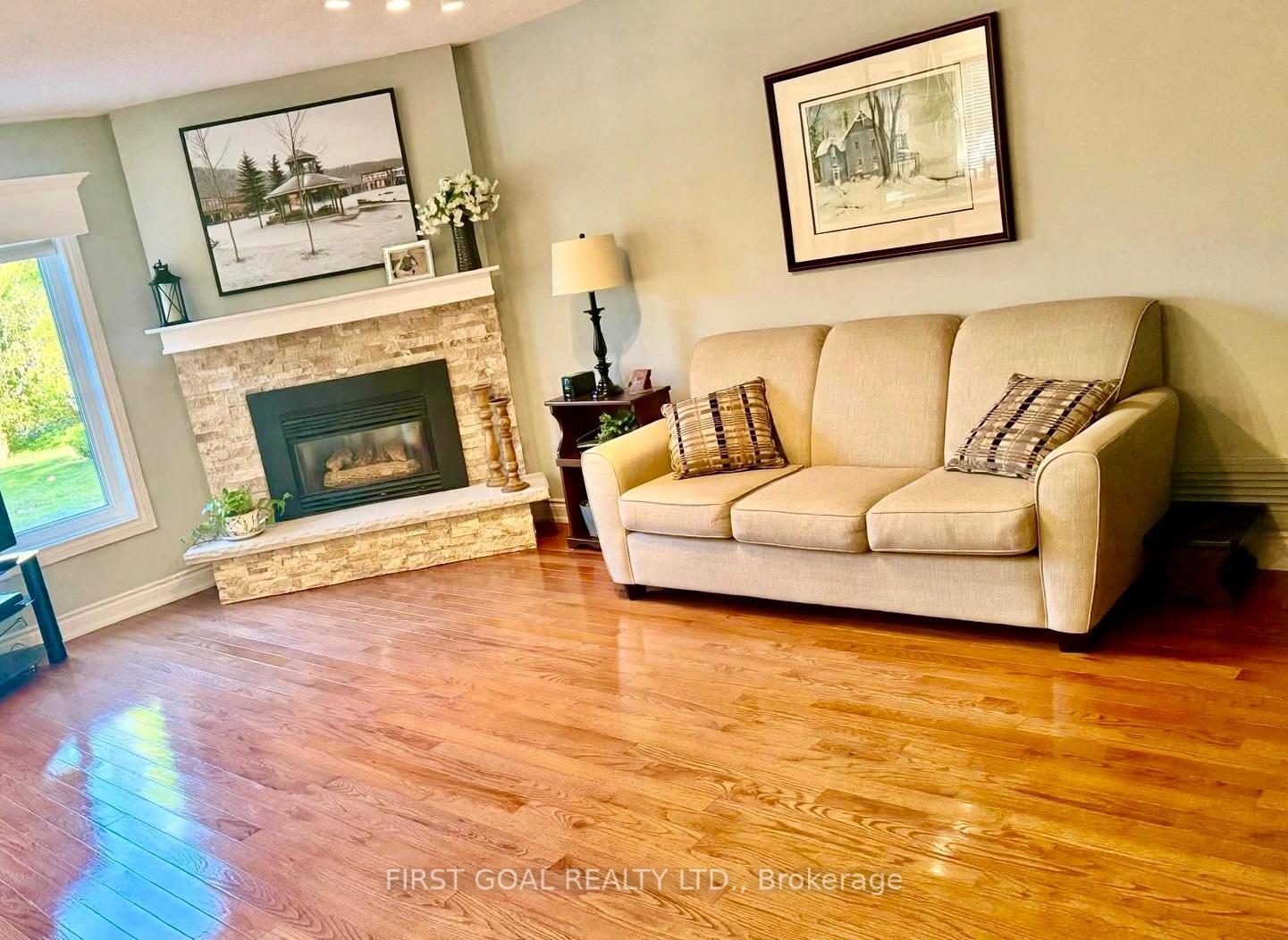 Photo 11 of 223 Crossland Gate, Newmarket, Glenway Estates — HOMEH