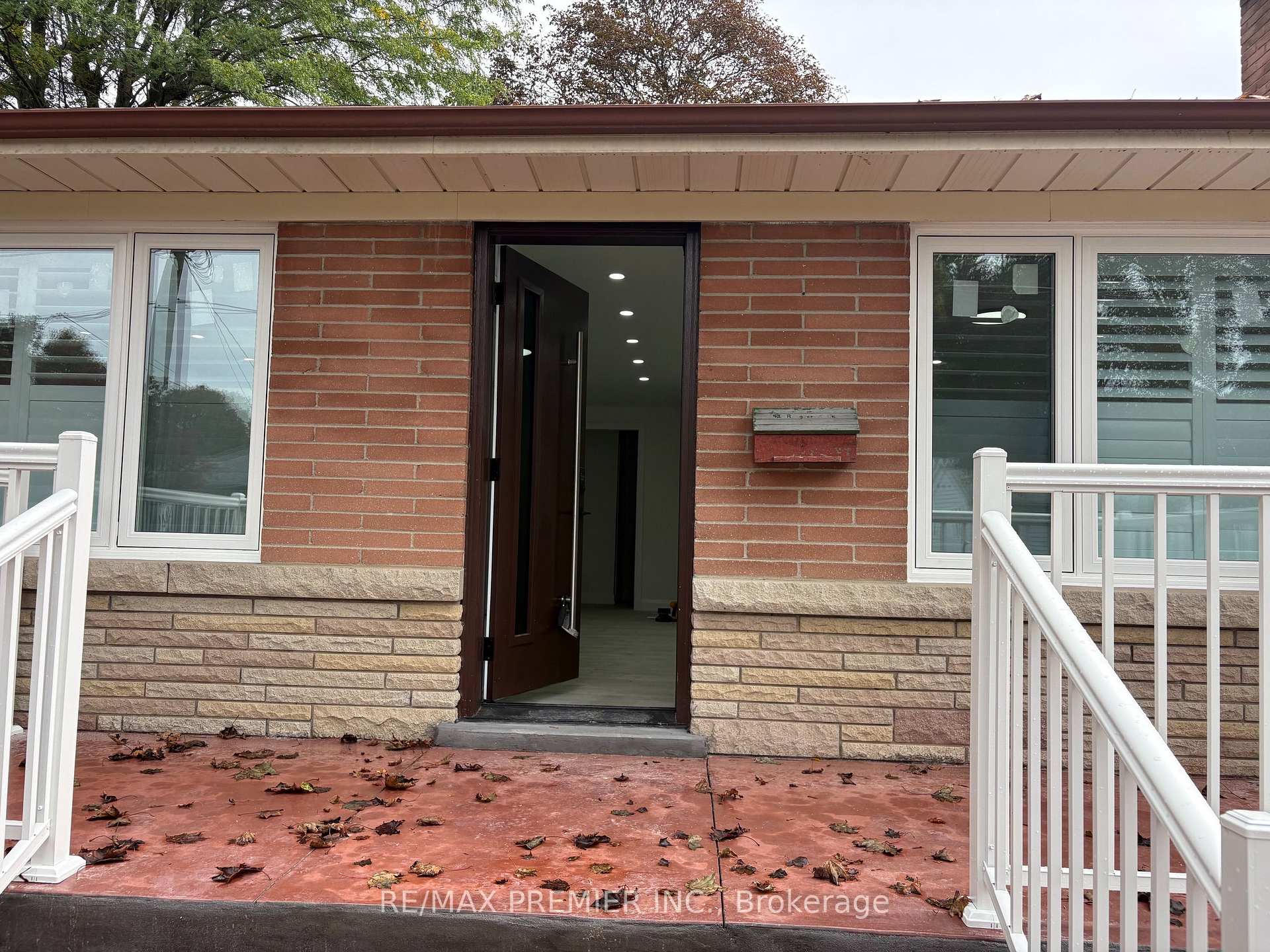 Photo 3 of Unit main, 42 Rougecrest Drive, Markham, Markham Village — HOMEH