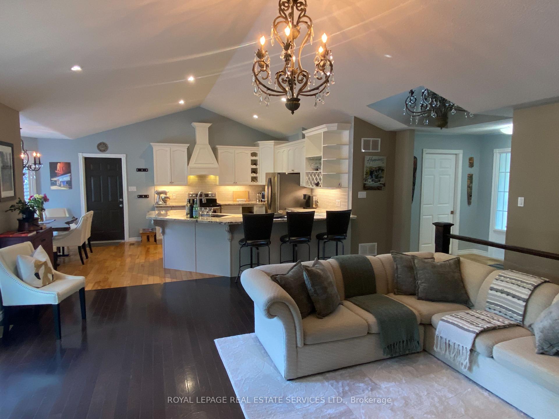 Photo 9 of 2 Alexandra Lane, Wasaga Beach — HOMEH