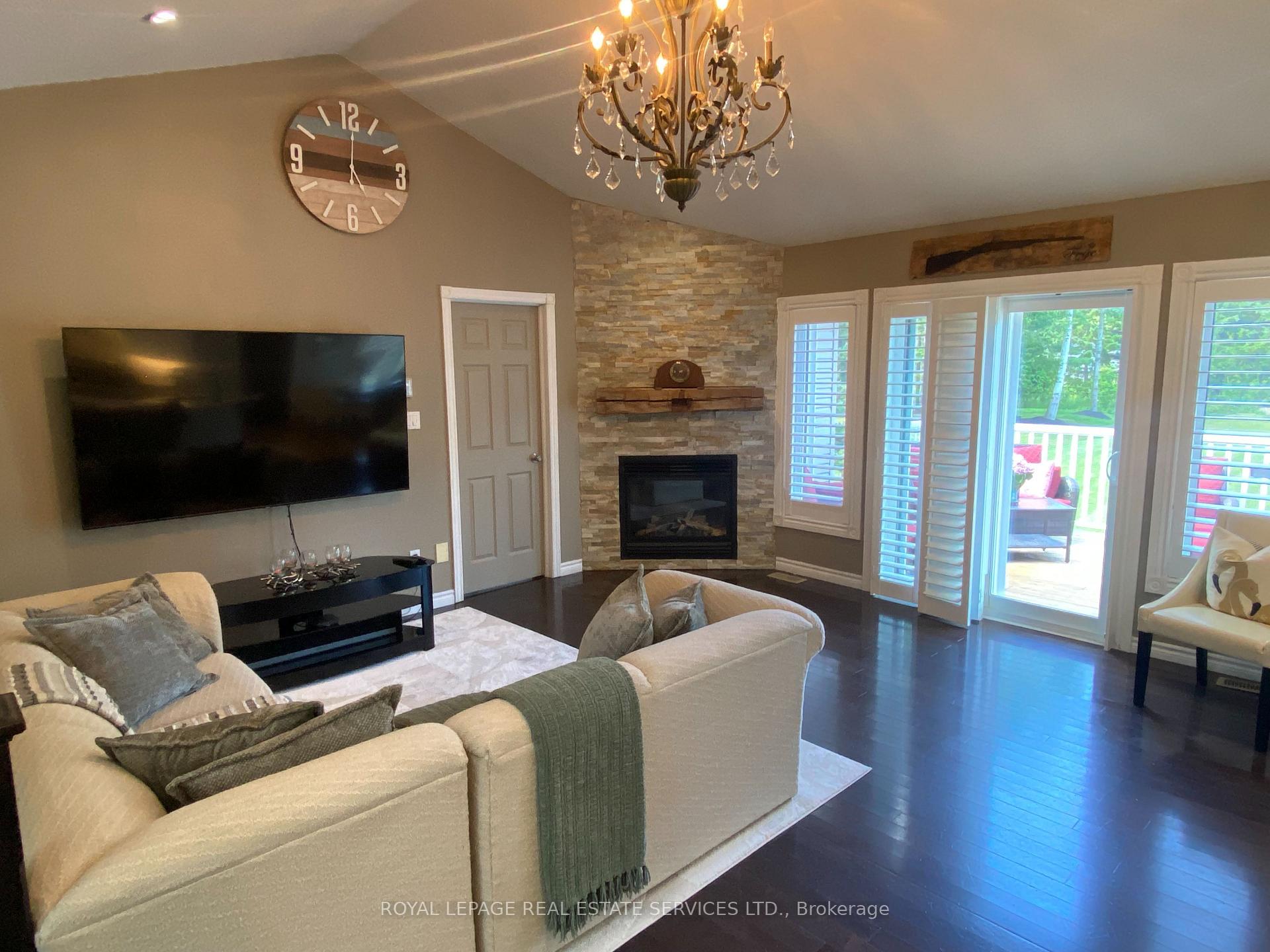Photo 10 of 2 Alexandra Lane, Wasaga Beach — HOMEH