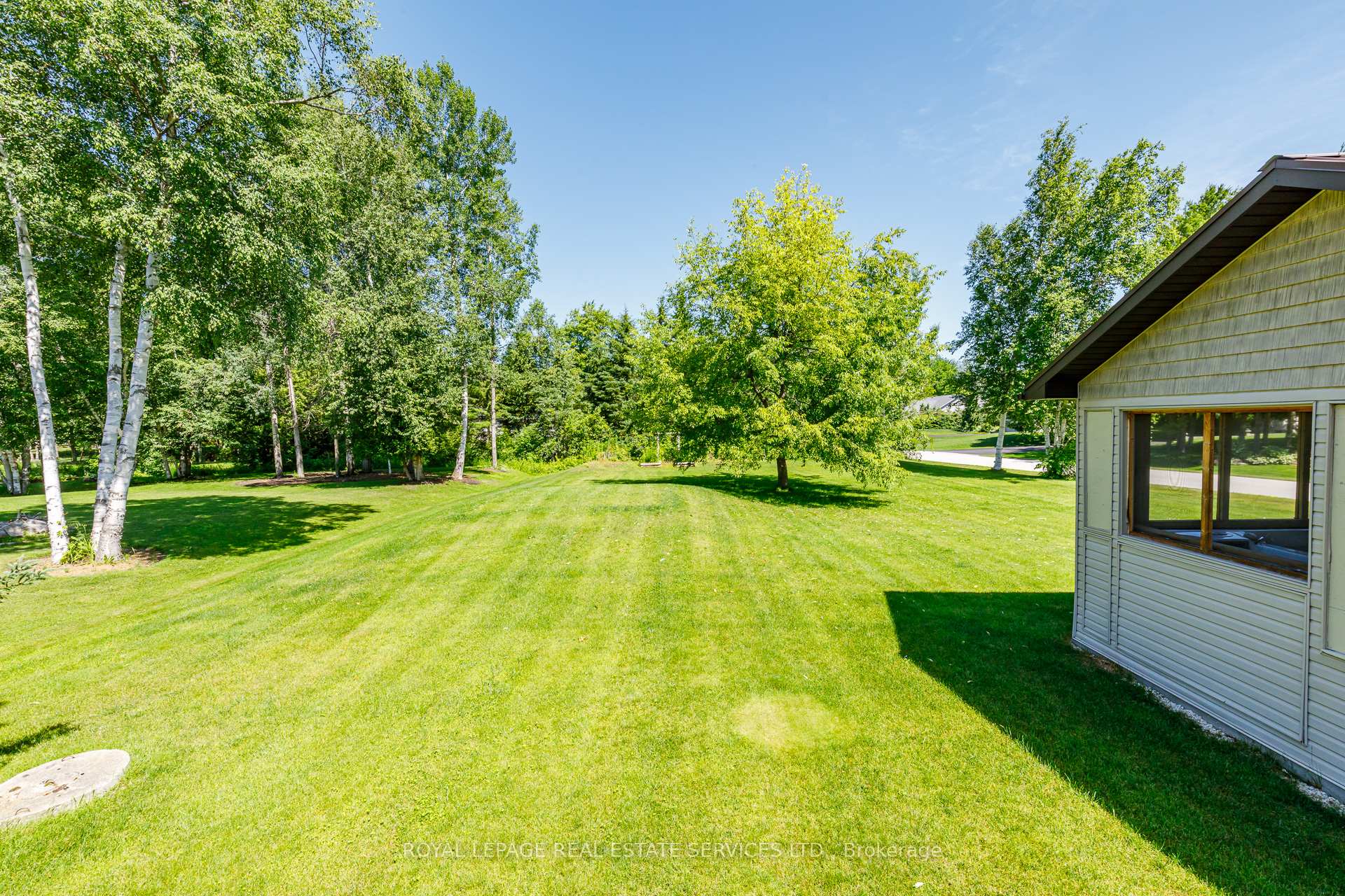 Photo 24 of 2 Alexandra Lane, Wasaga Beach — HOMEH