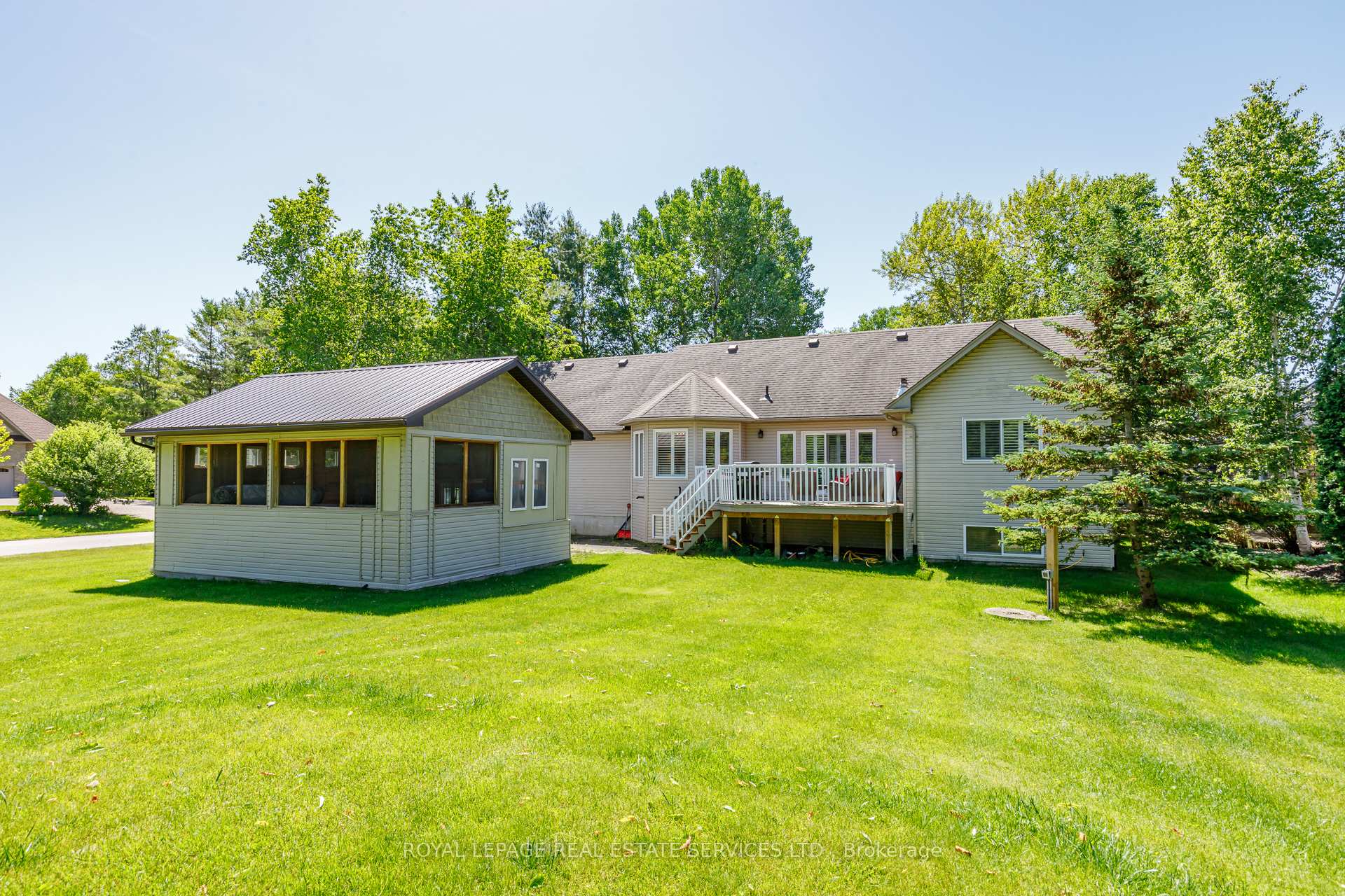 Photo 25 of 2 Alexandra Lane, Wasaga Beach — HOMEH