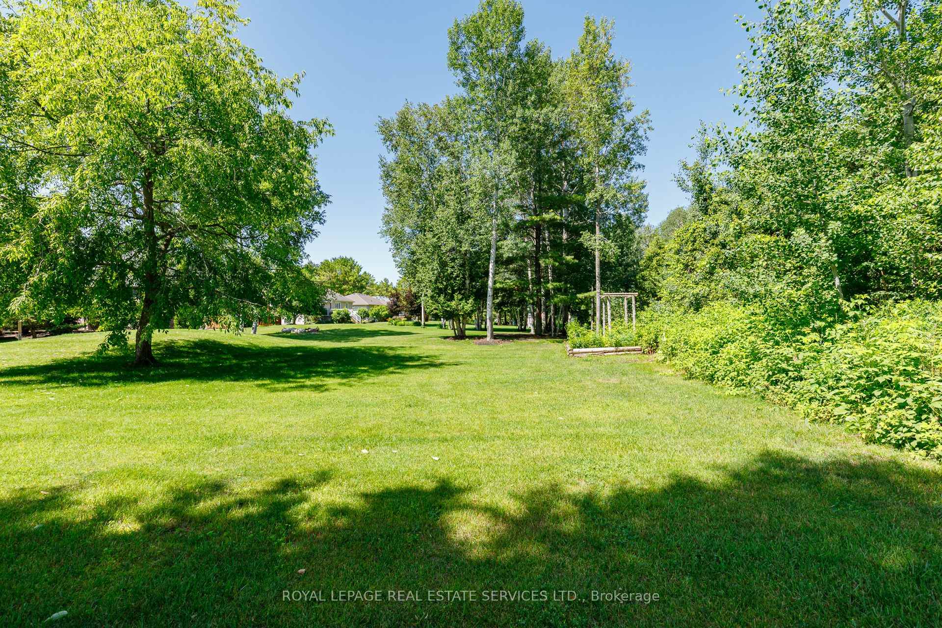Photo 27 of 2 Alexandra Lane, Wasaga Beach — HOMEH