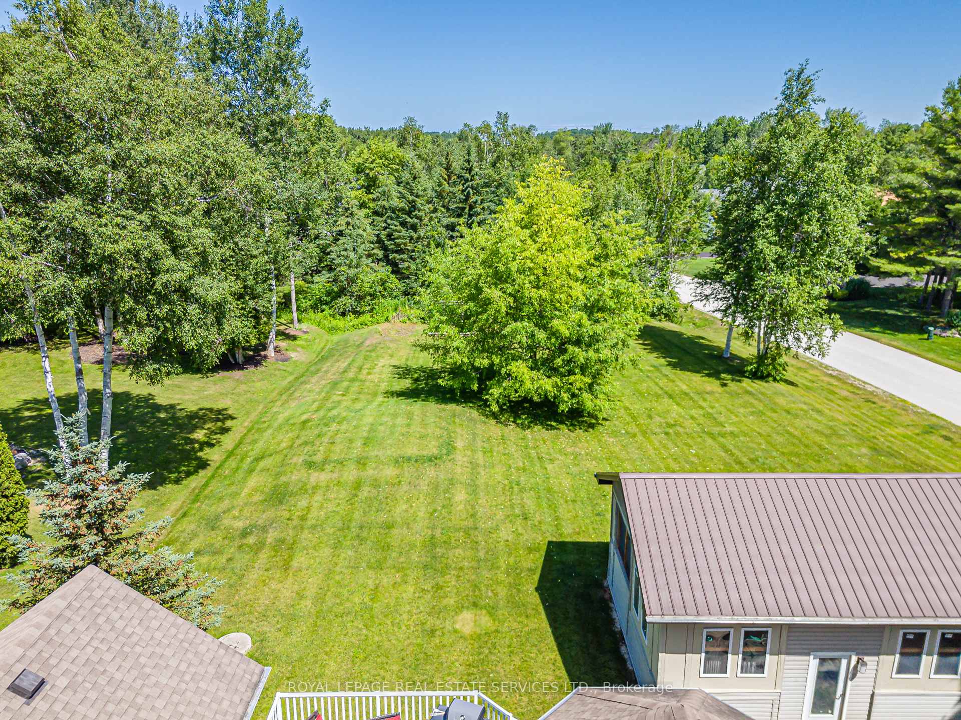 Photo 39 of 2 Alexandra Lane, Wasaga Beach — HOMEH