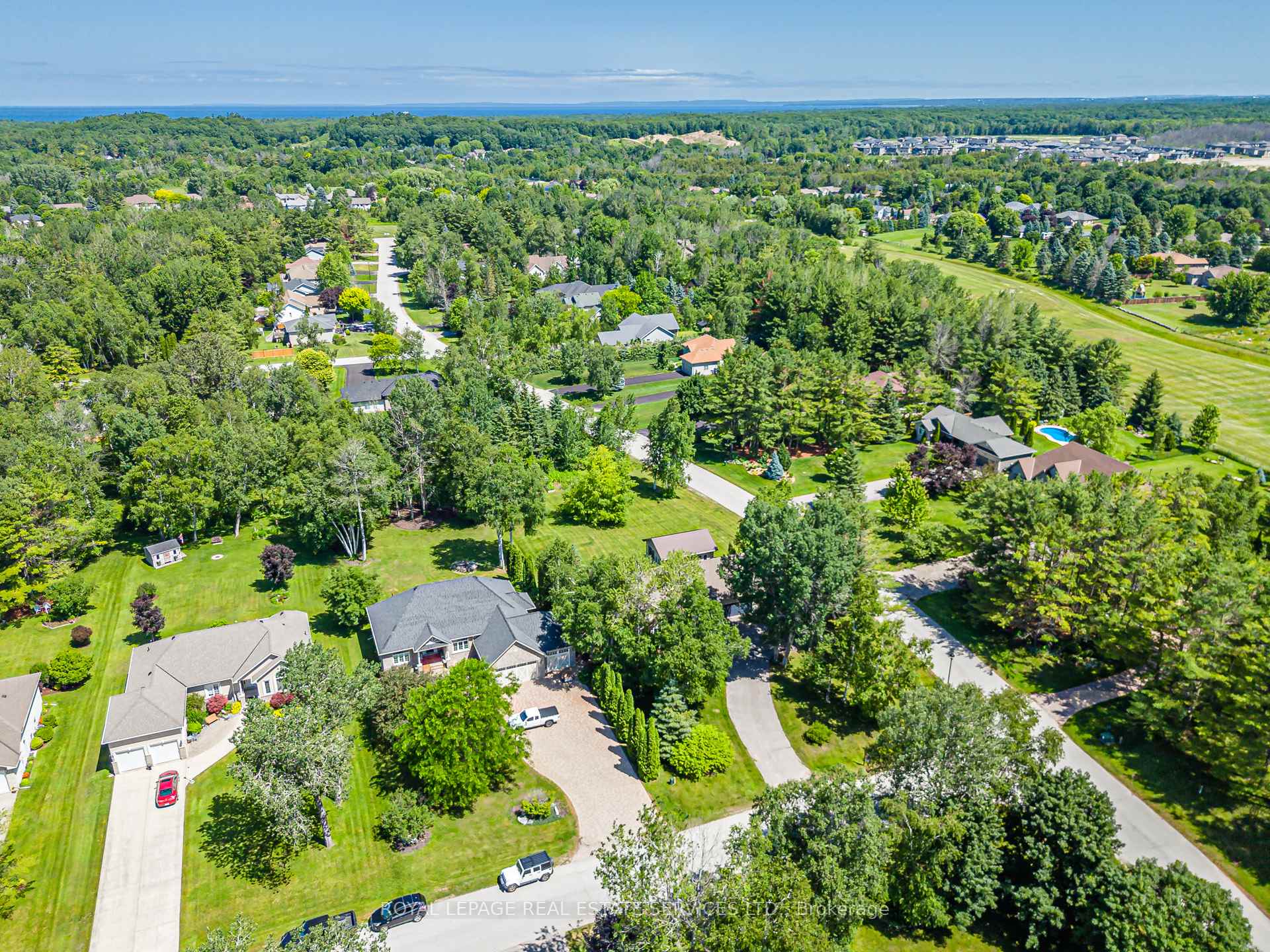 Photo 43 of 2 Alexandra Lane, Wasaga Beach — HOMEH