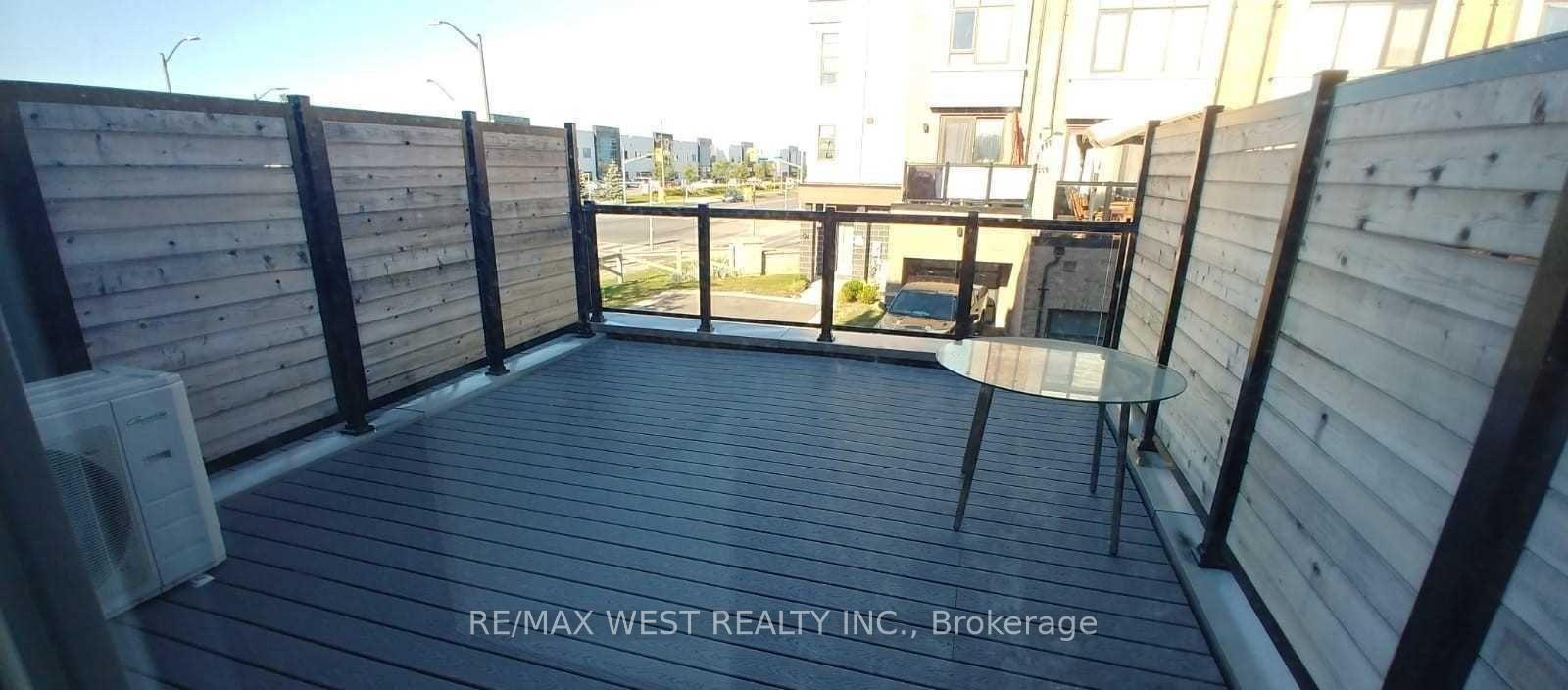 Photo 3 of 149 Salterton Circle, Vaughan, Rural Vaughan — HOMEH