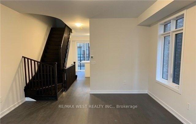 Photo 4 of 149 Salterton Circle, Vaughan, Rural Vaughan — HOMEH