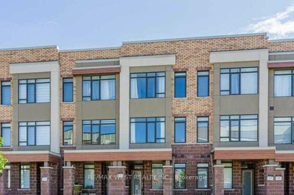 Photo 6 of 149 Salterton Circle, Vaughan, Rural Vaughan — HOMEH