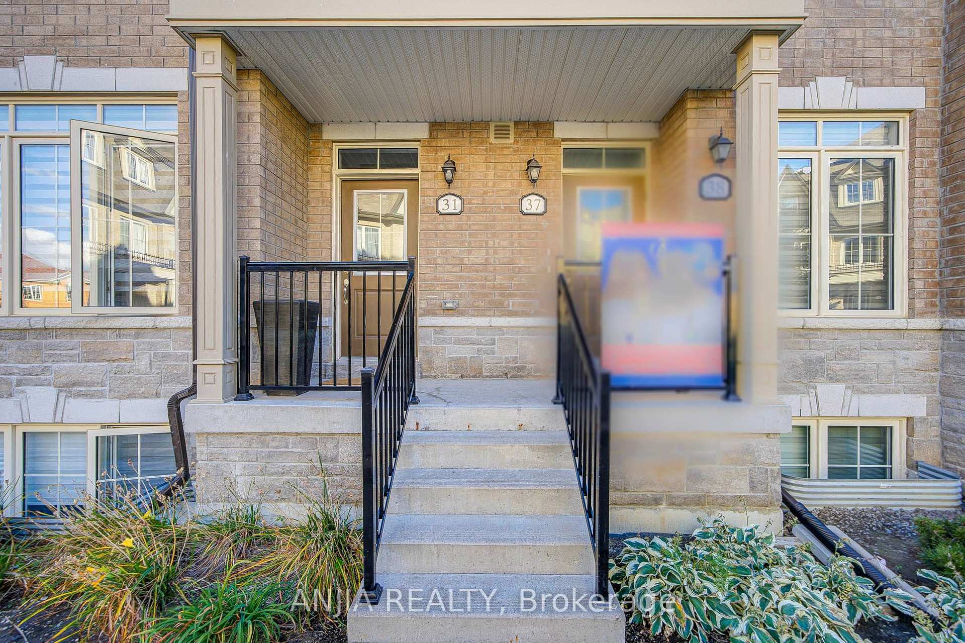 Photo 2 of Unit 38, 181 Parktree Drive, Vaughan, Maple — HOMEH