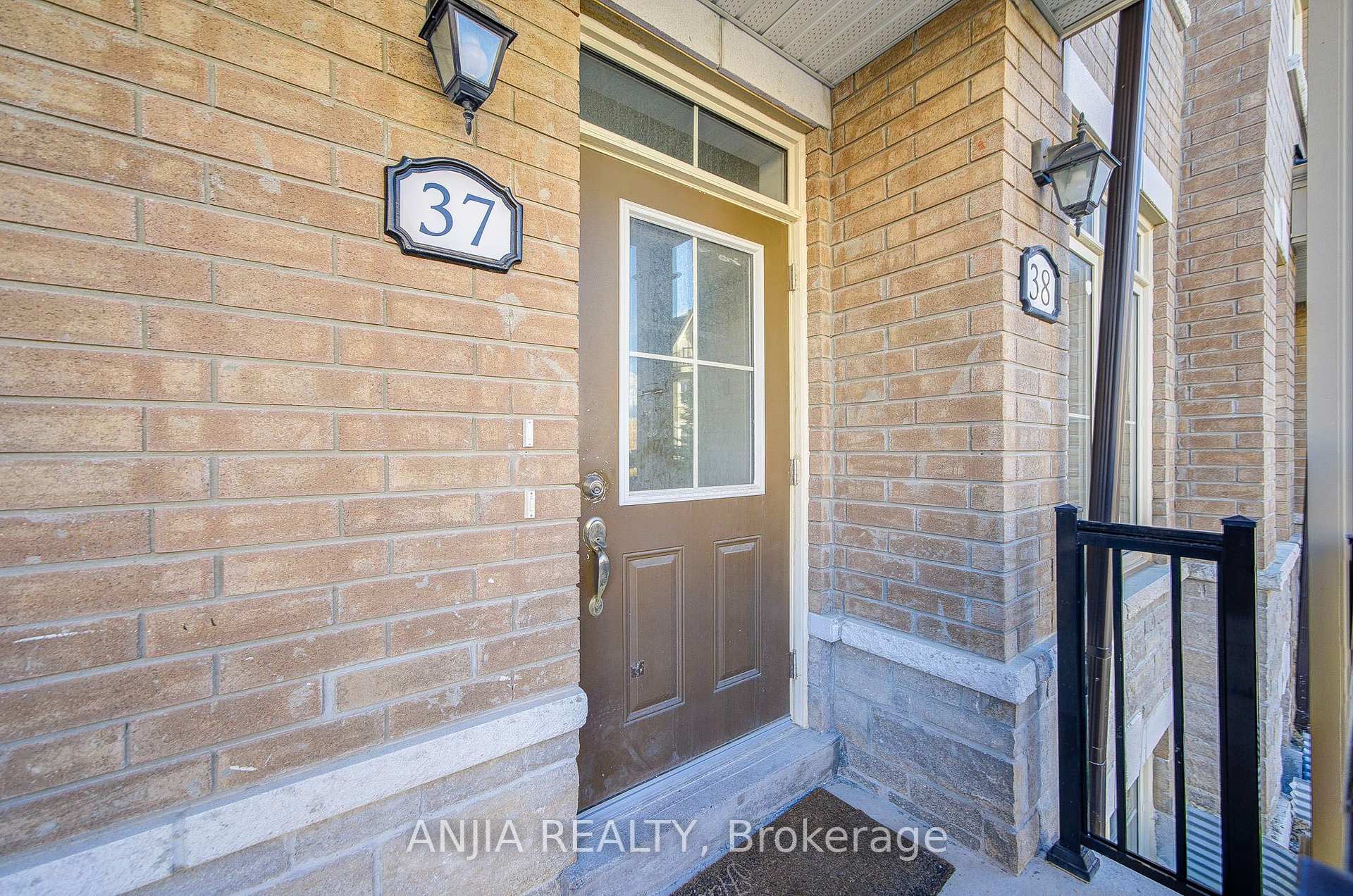 Photo 3 of Unit 38, 181 Parktree Drive, Vaughan, Maple — HOMEH