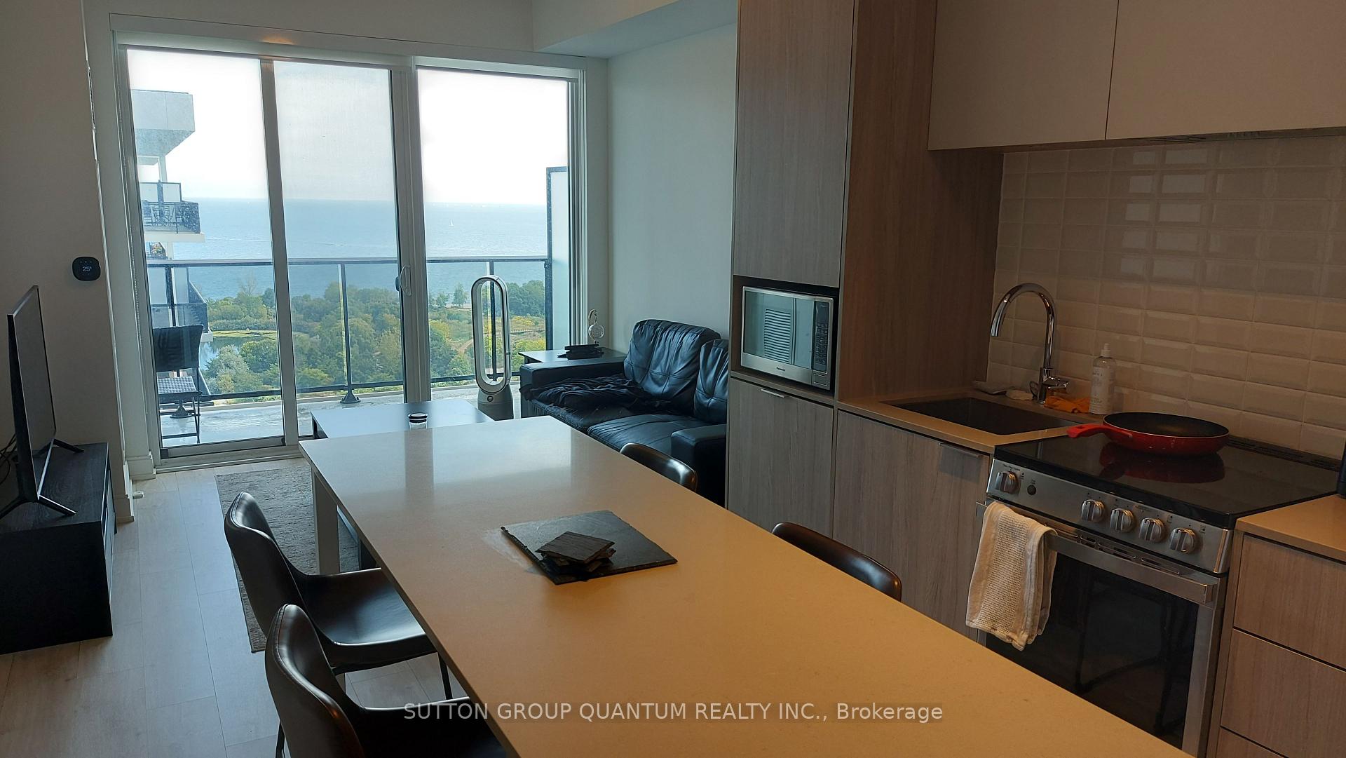 Photo 4 of Unit 1706, 70 Annie Craig Drive, Etobicoke, Mimico — HOMEH