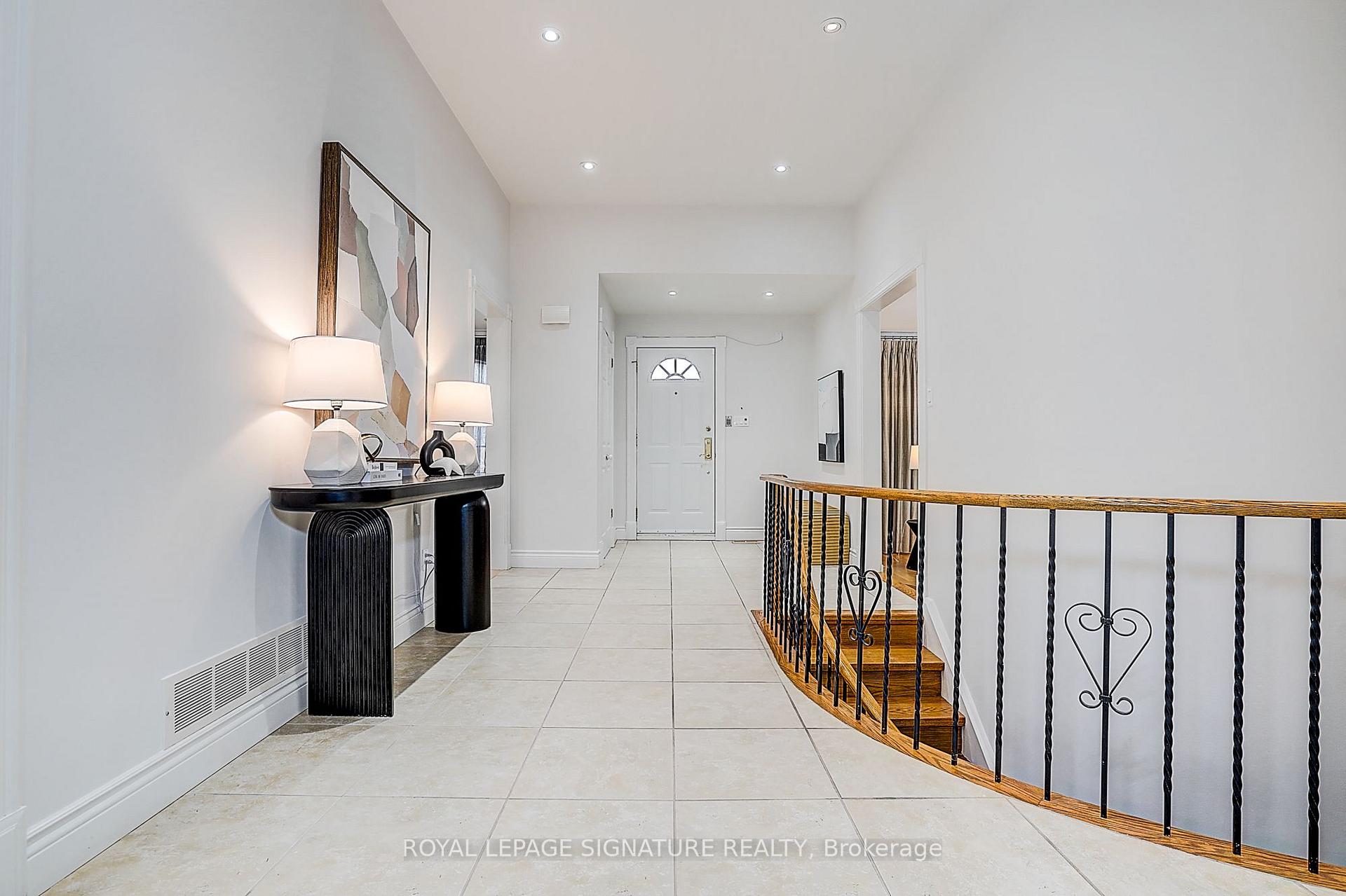 Photo 3 of 46 Caravan Drive, North York, Banbury-Don Mills — HOMEH
