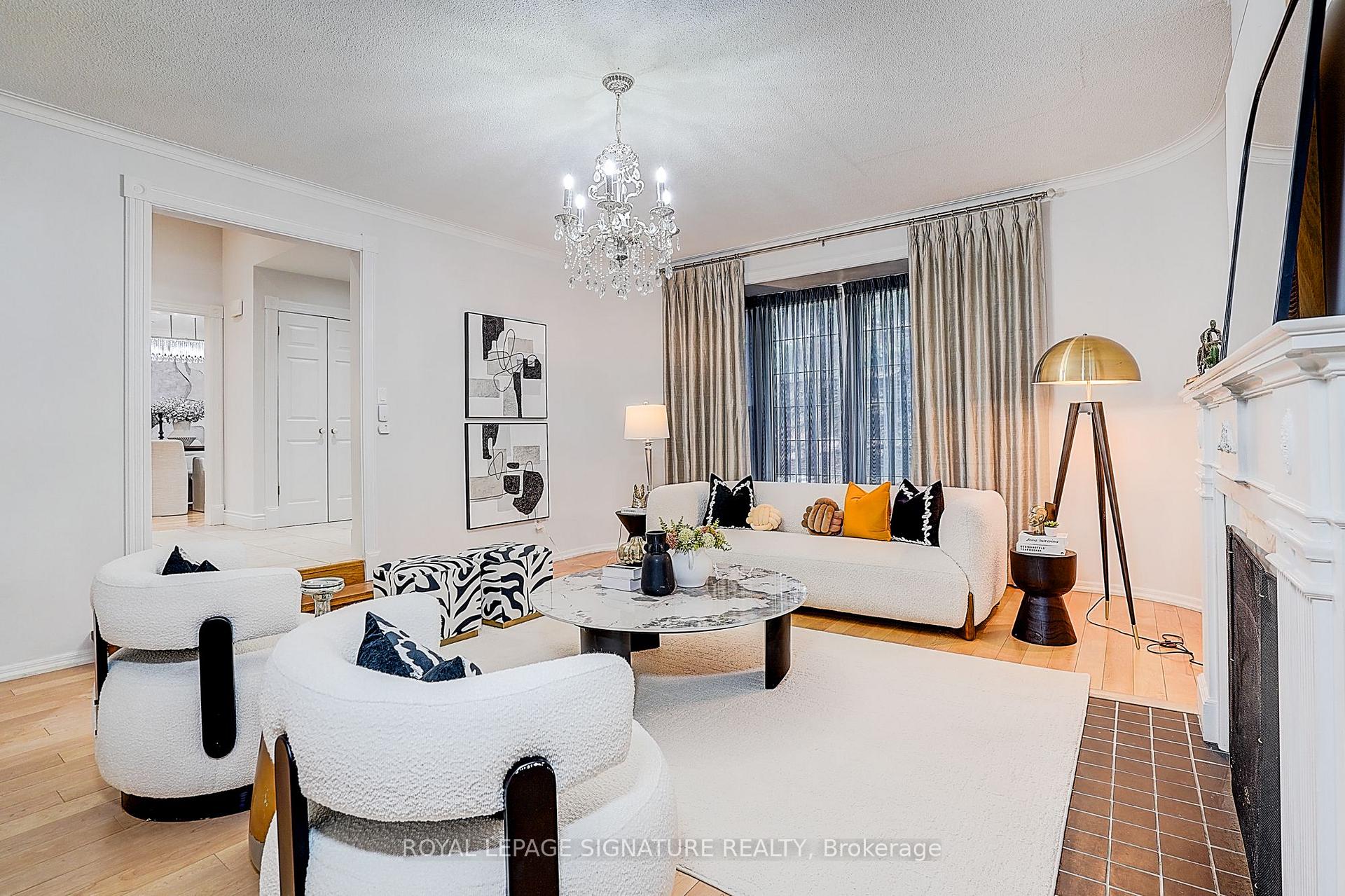 Photo 5 of 46 Caravan Drive, North York, Banbury-Don Mills — HOMEH