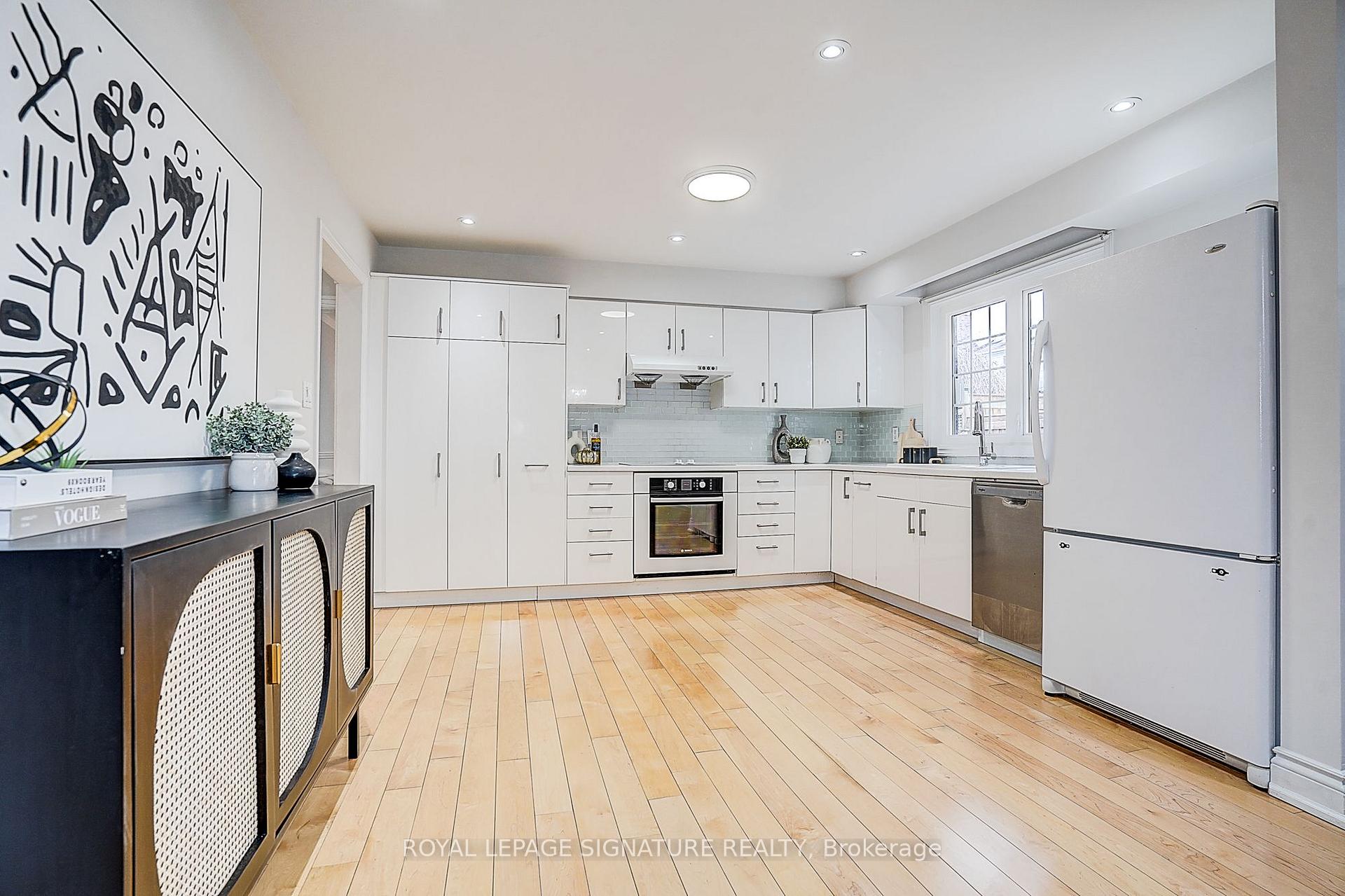 Photo 10 of 46 Caravan Drive, North York, Banbury-Don Mills — HOMEH