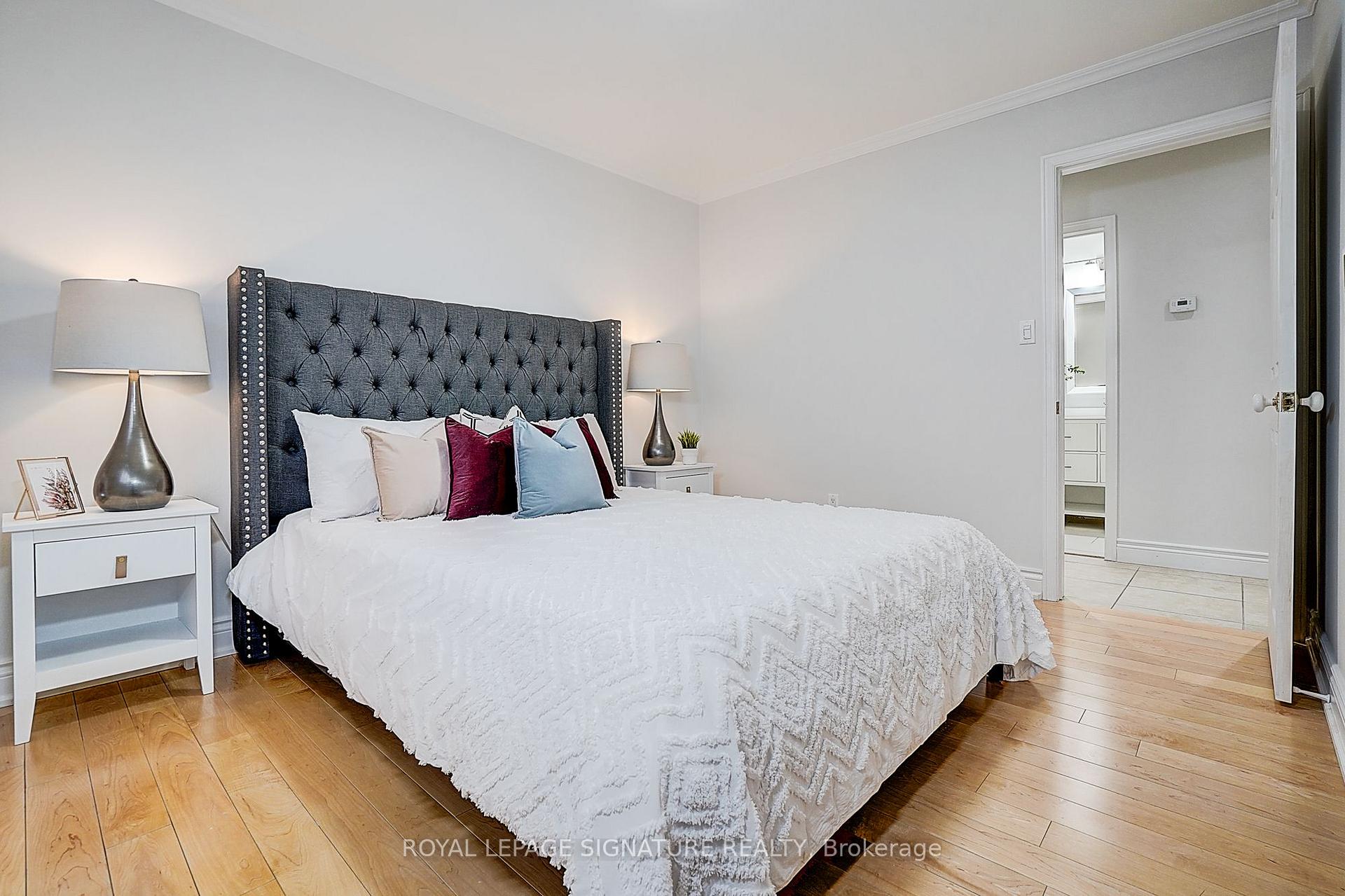 Photo 23 of 46 Caravan Drive, North York, Banbury-Don Mills — HOMEH