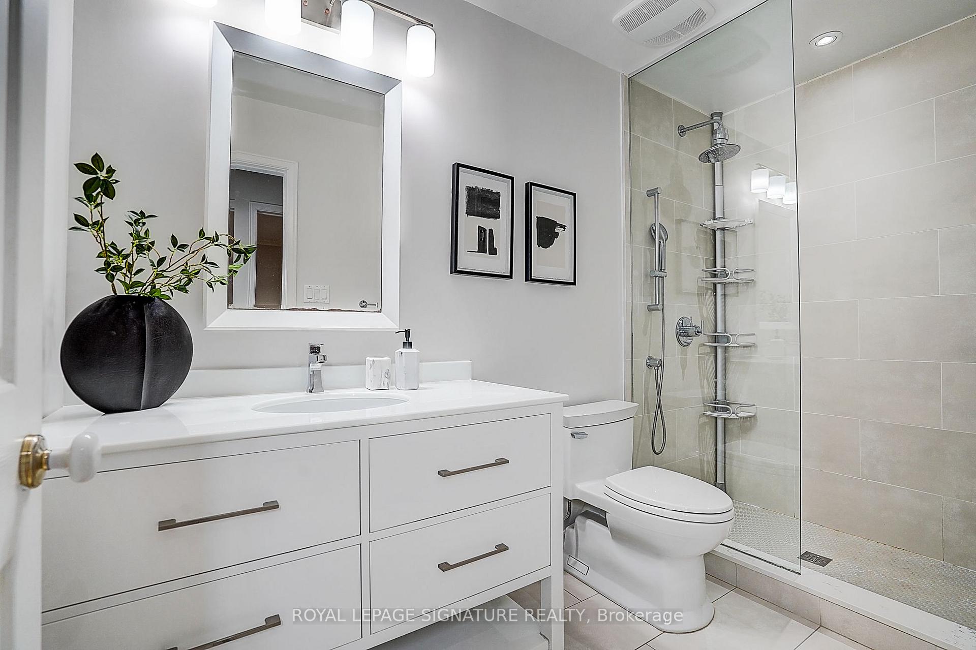 Photo 31 of 46 Caravan Drive, North York, Banbury-Don Mills — HOMEH