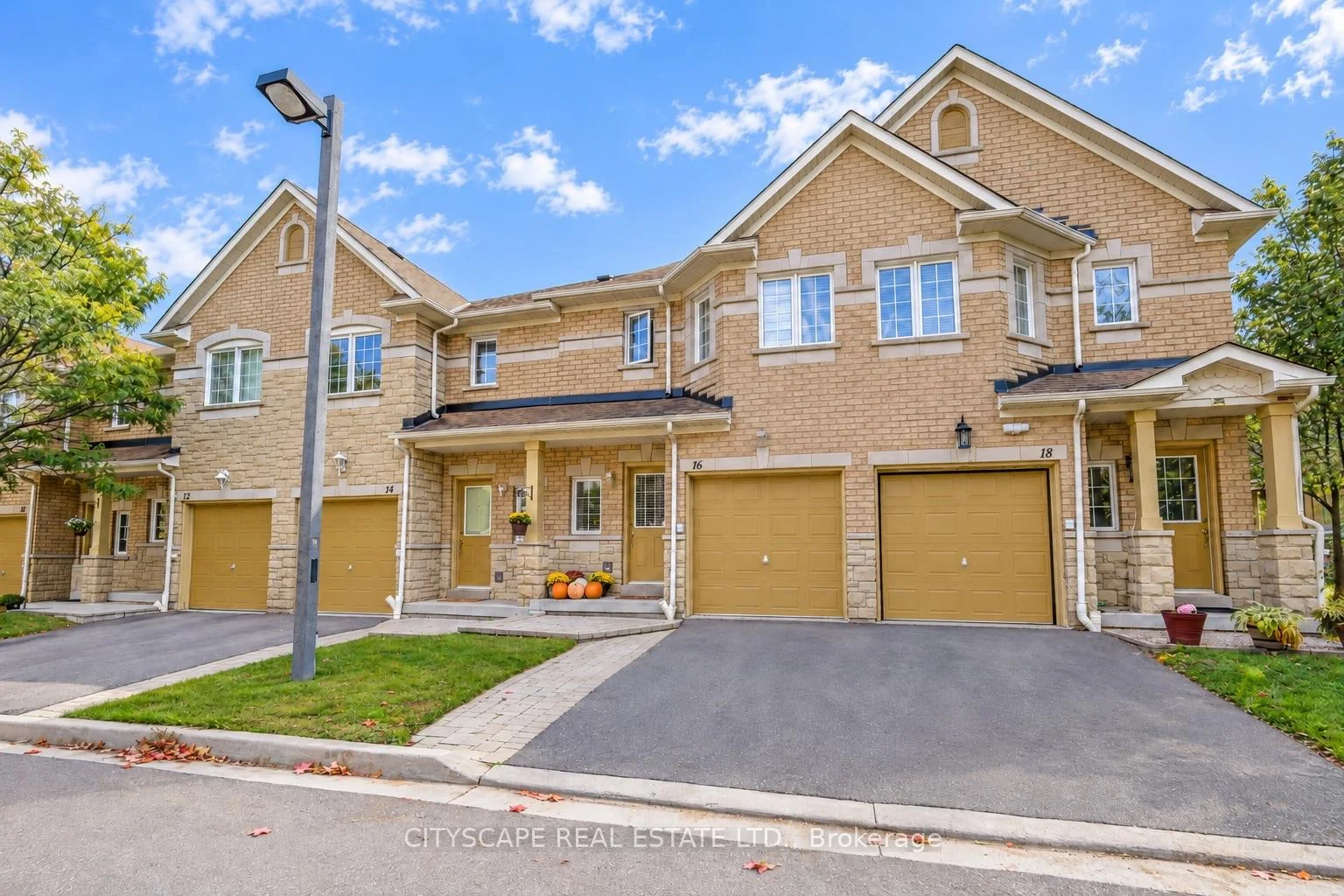 Photo 1 of Unit 16, 3150 Pinto Place, Mississauga, Cooksville — HOMEH