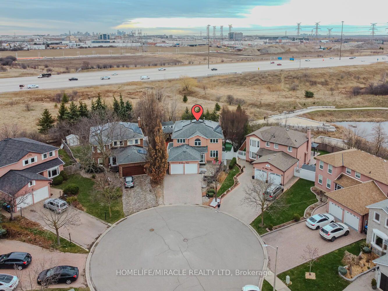 Photo 2 of 32 Plover Place, Brampton, Fletcher's Creek South — HOMEH